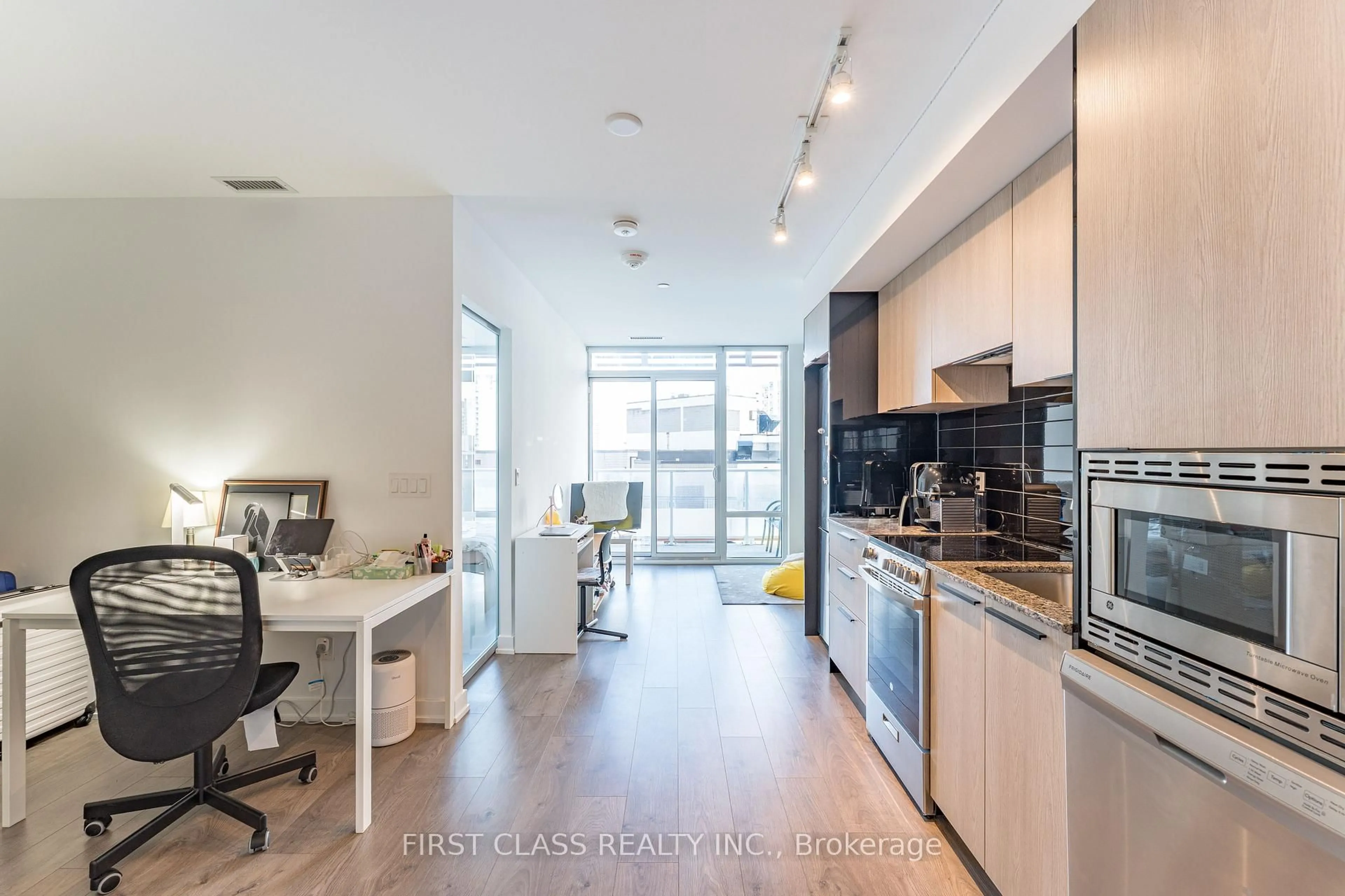 Open concept kitchen, unknown for 18 Maitland Terr #1602, Toronto Ontario M4Y 0G8