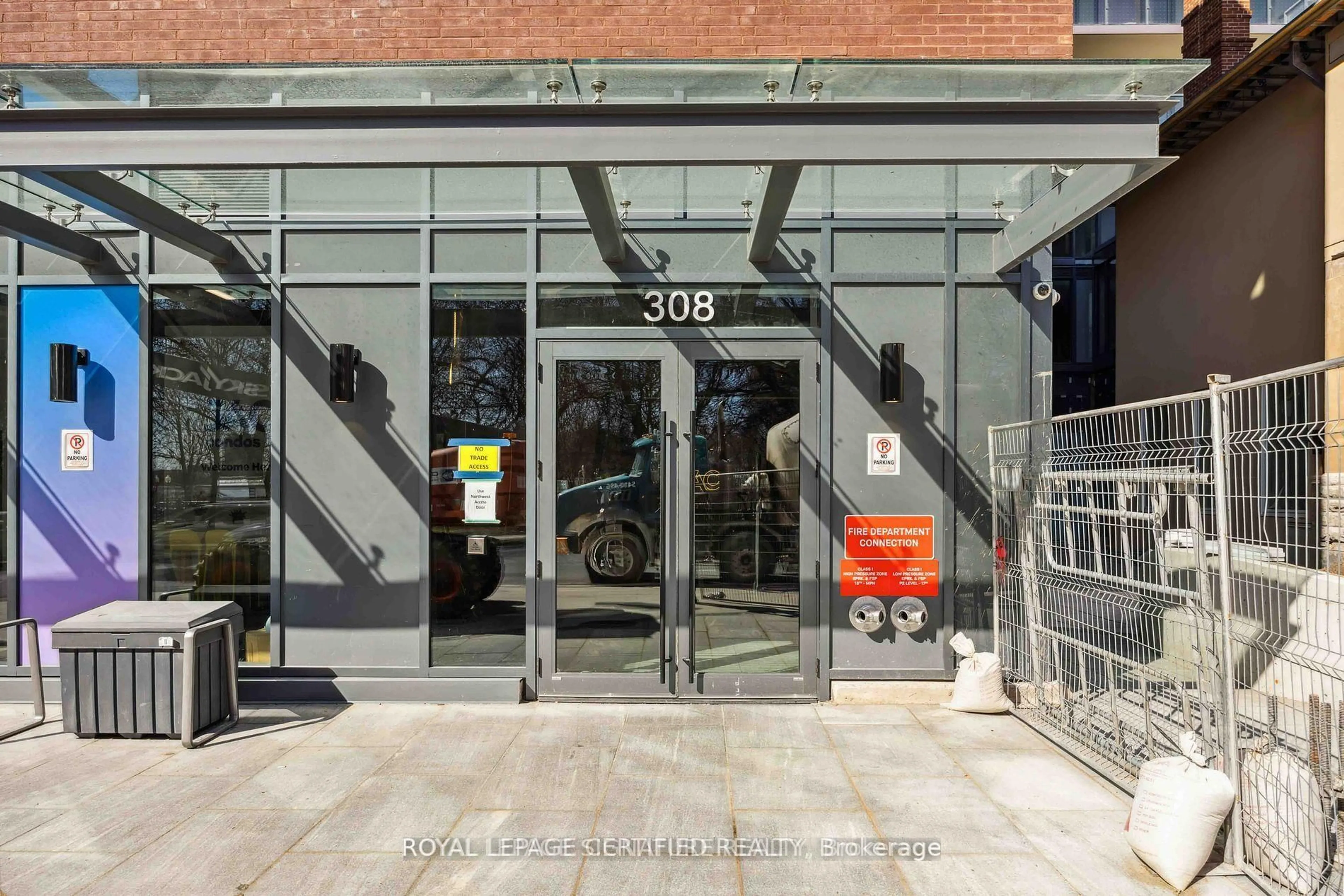 Indoor foyer for 308 Jarvis St #2108, Toronto Ontario M5A 2P2