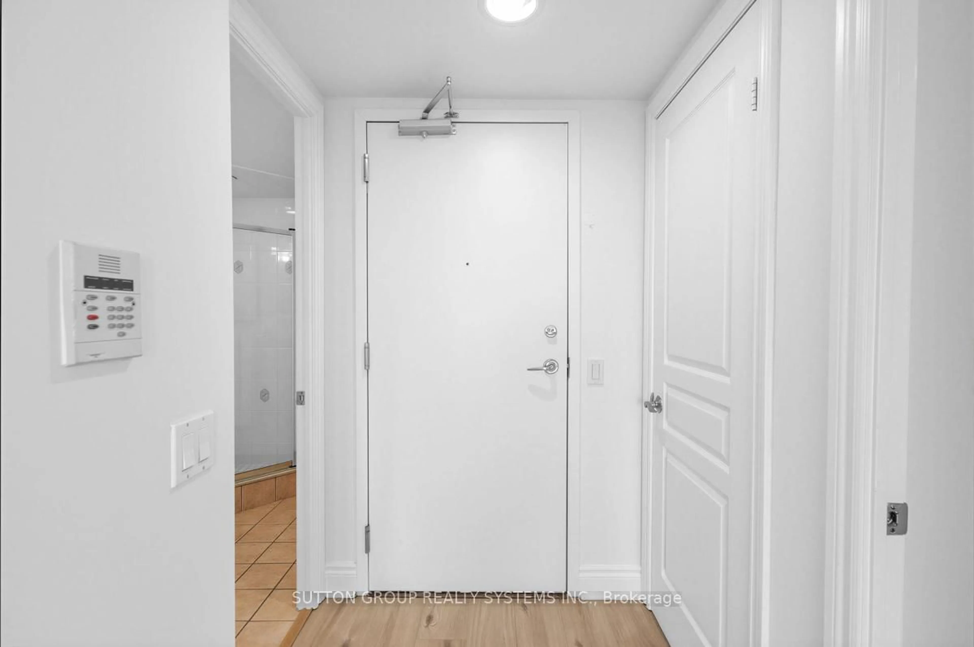 Indoor entryway for 5 Northtown Way #2005, Toronto Ontario M2N 7A1