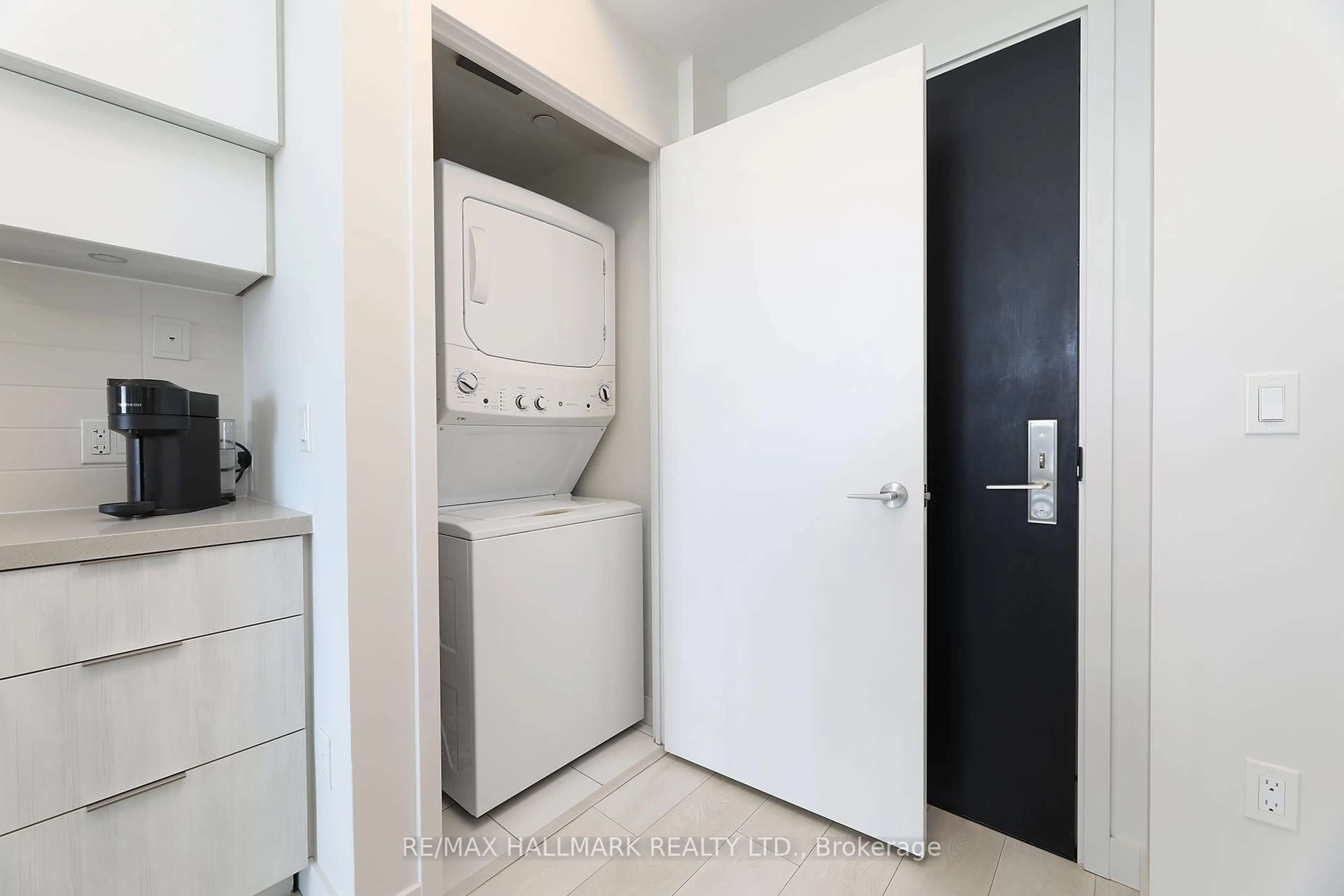 Laundry room for 8 Eglinton Ave #5009, Toronto Ontario M4P 0C1