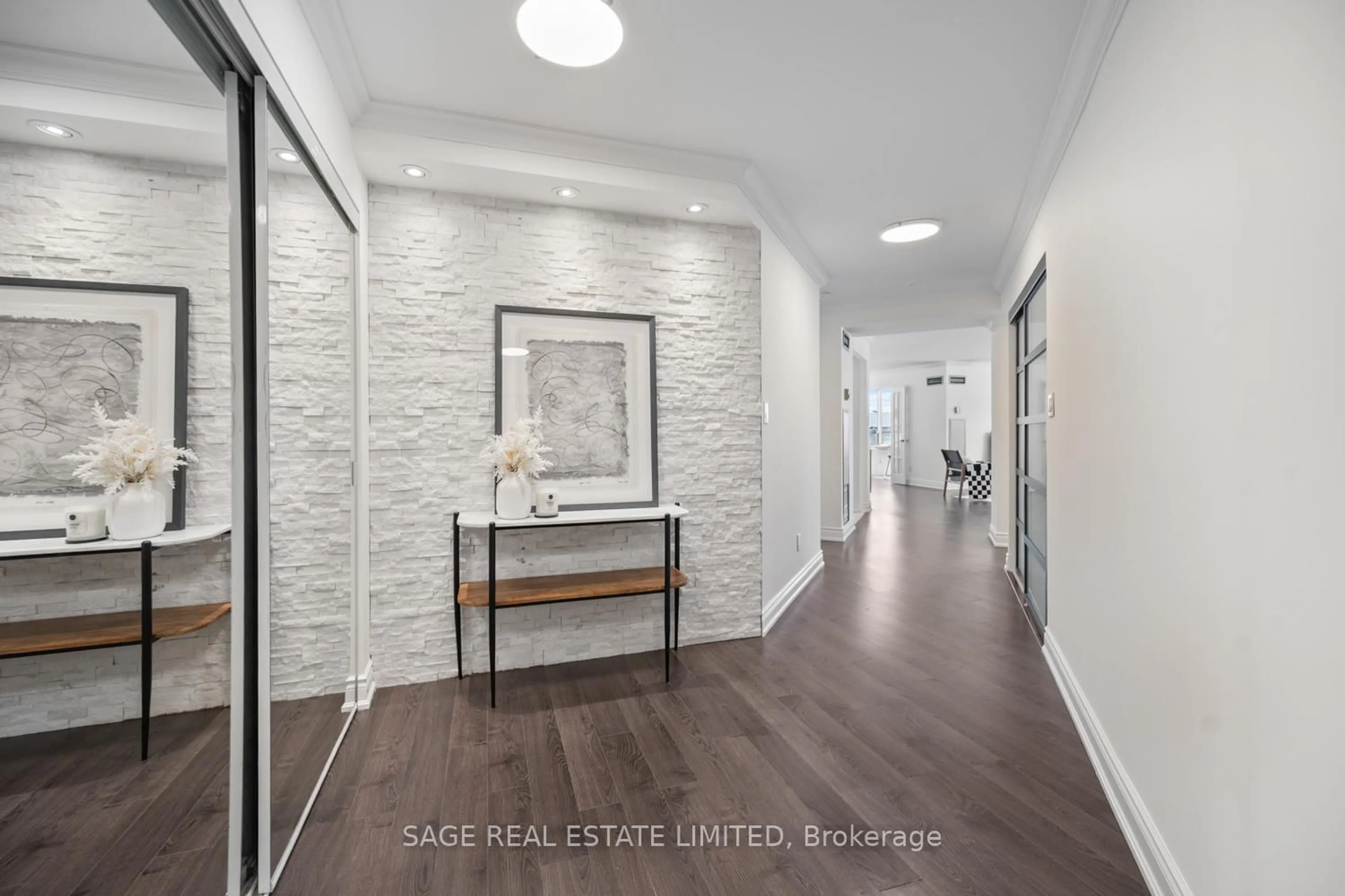 Indoor entryway for 30 Greenfield Ave #304, Toronto Ontario M2N 6N3