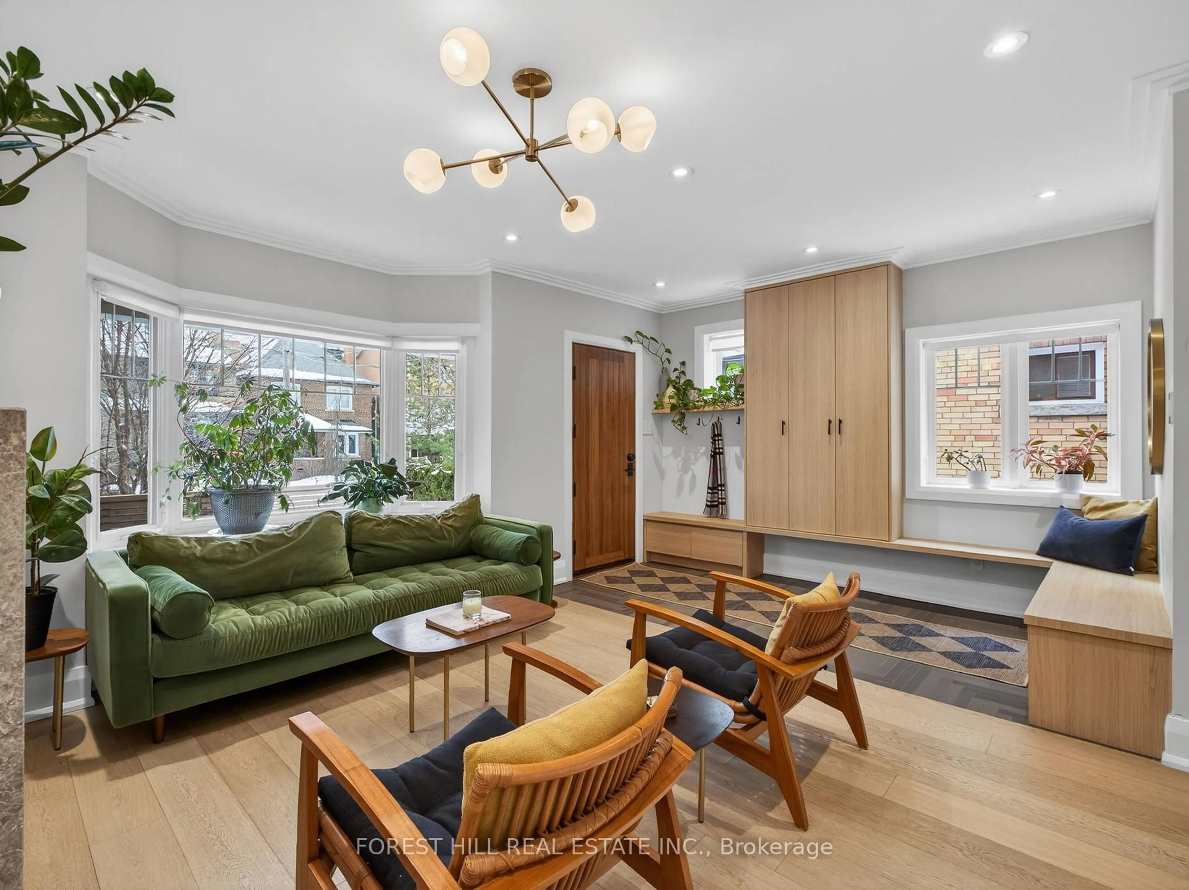 Living room with furniture, unknown for 186 Wychwood Ave, Toronto Ontario M6C 2T3