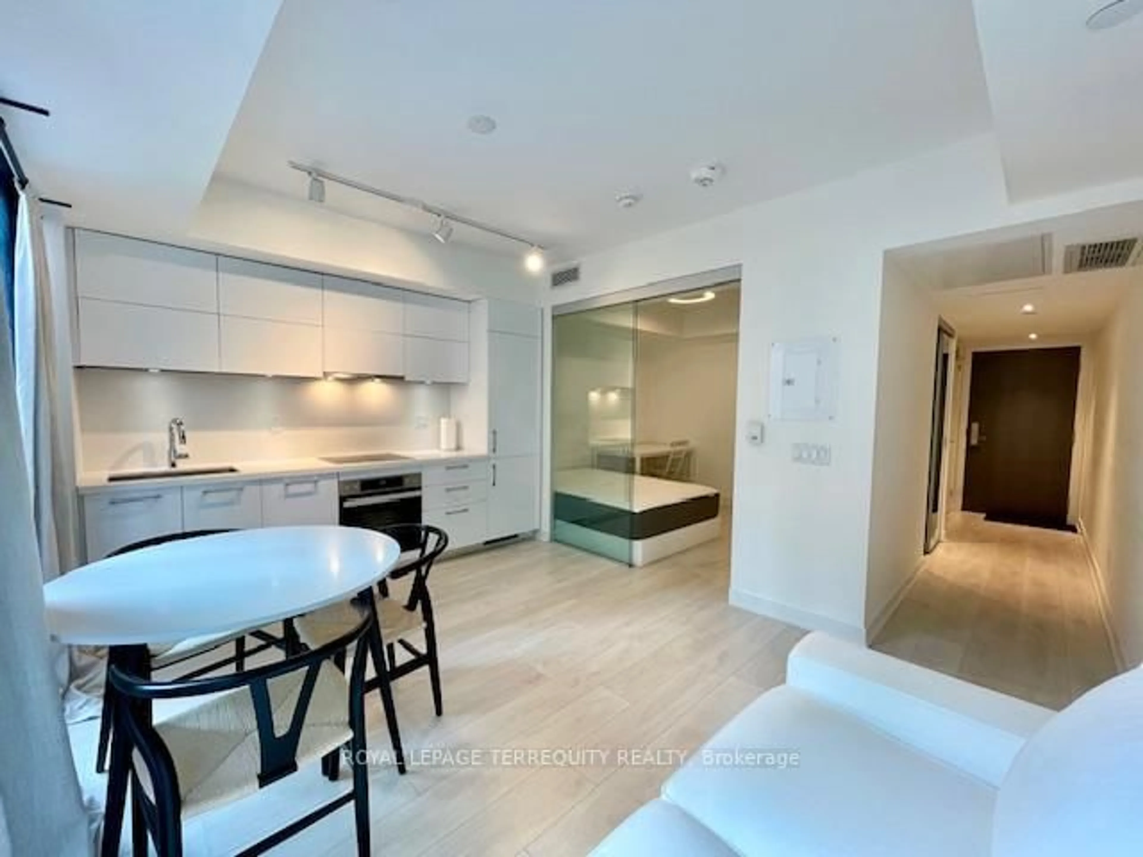 Unknown for 188 Cumberland St #709, Toronto Ontario M5R 0B6