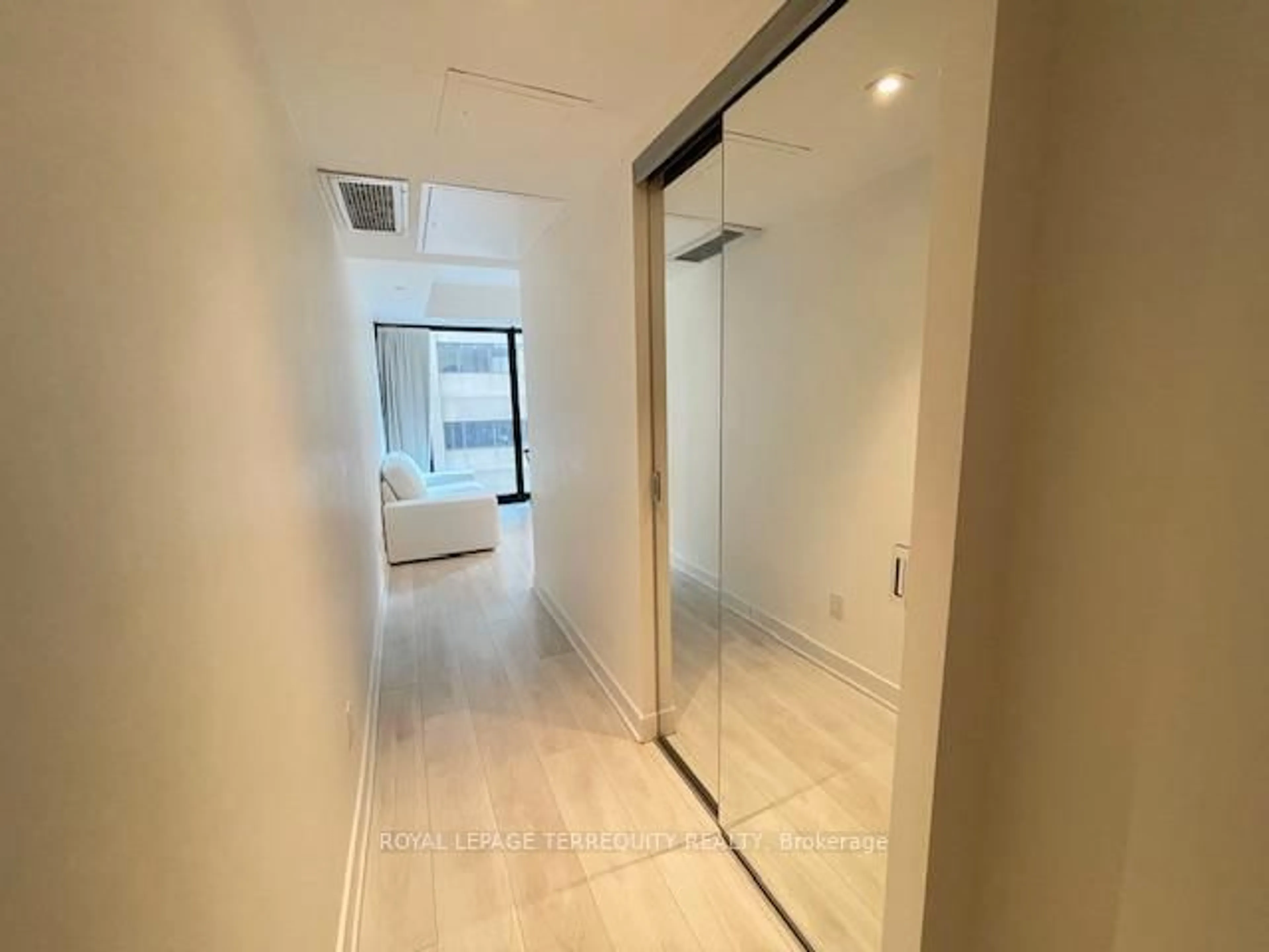 A pic of a room for 188 Cumberland St #709, Toronto Ontario M5R 0B6
