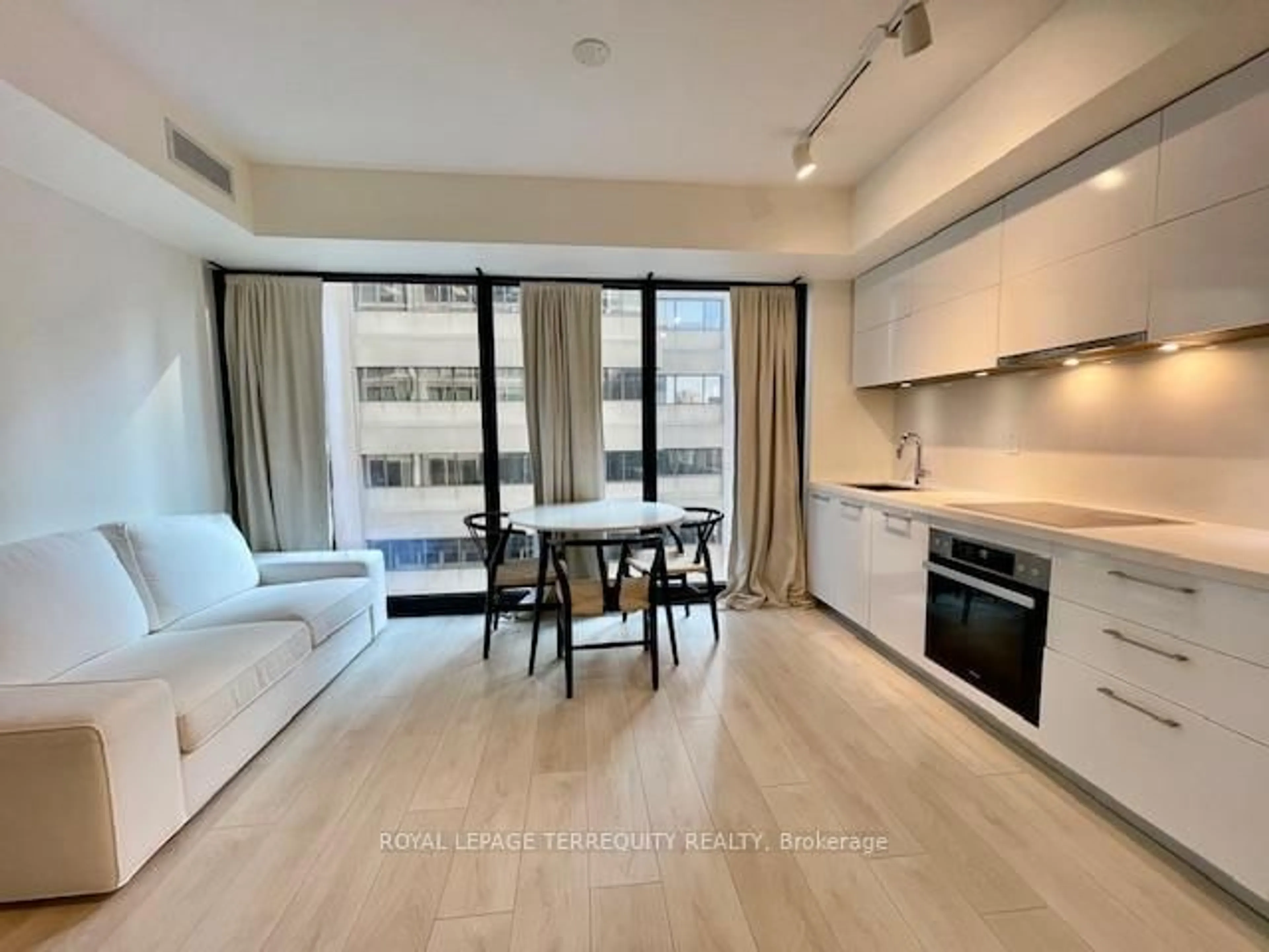 Unknown for 188 Cumberland St #709, Toronto Ontario M5R 0B6