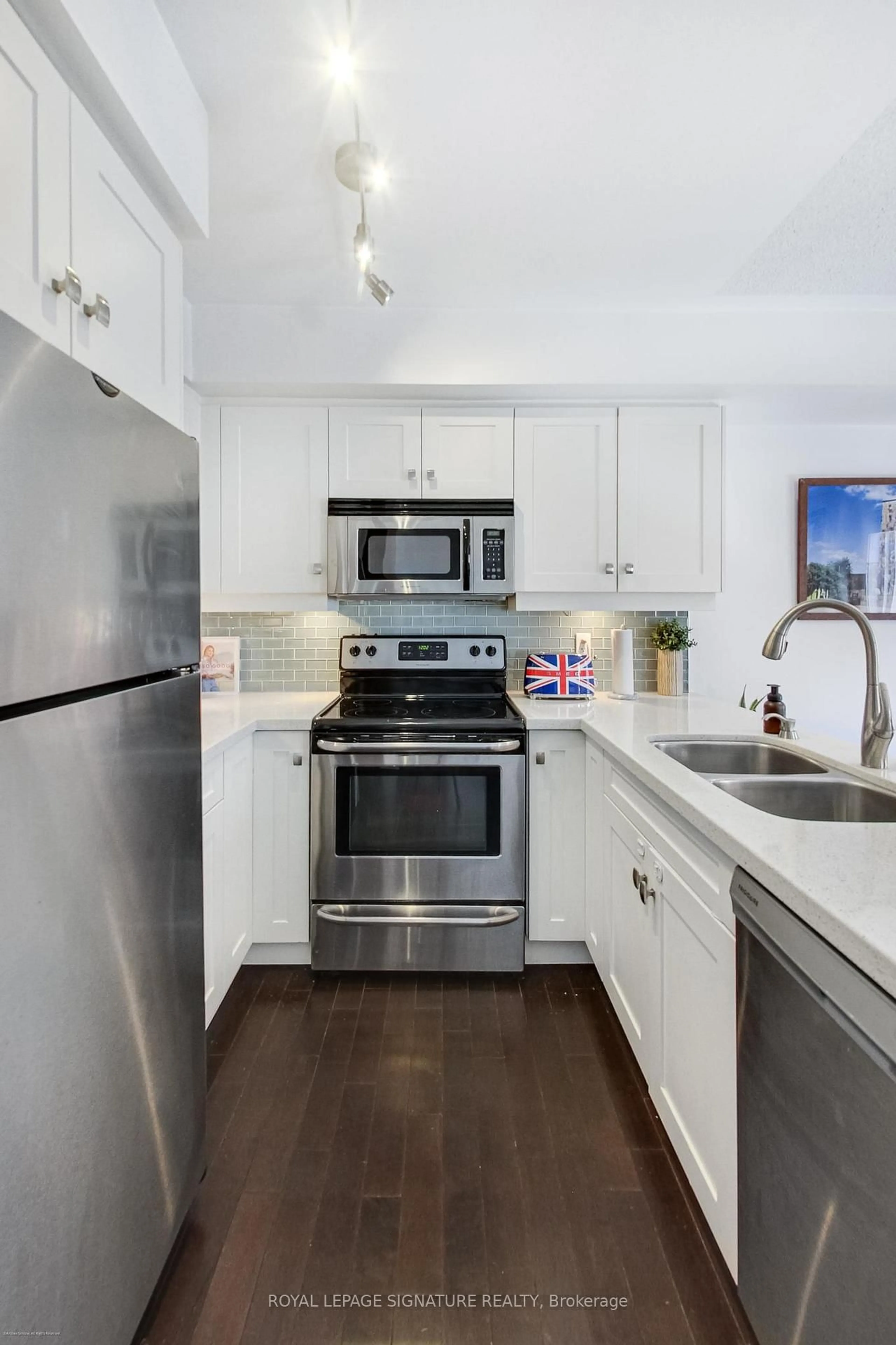 Unknown for 46 Western Battery Rd #838, Toronto Ontario M6K 3P1