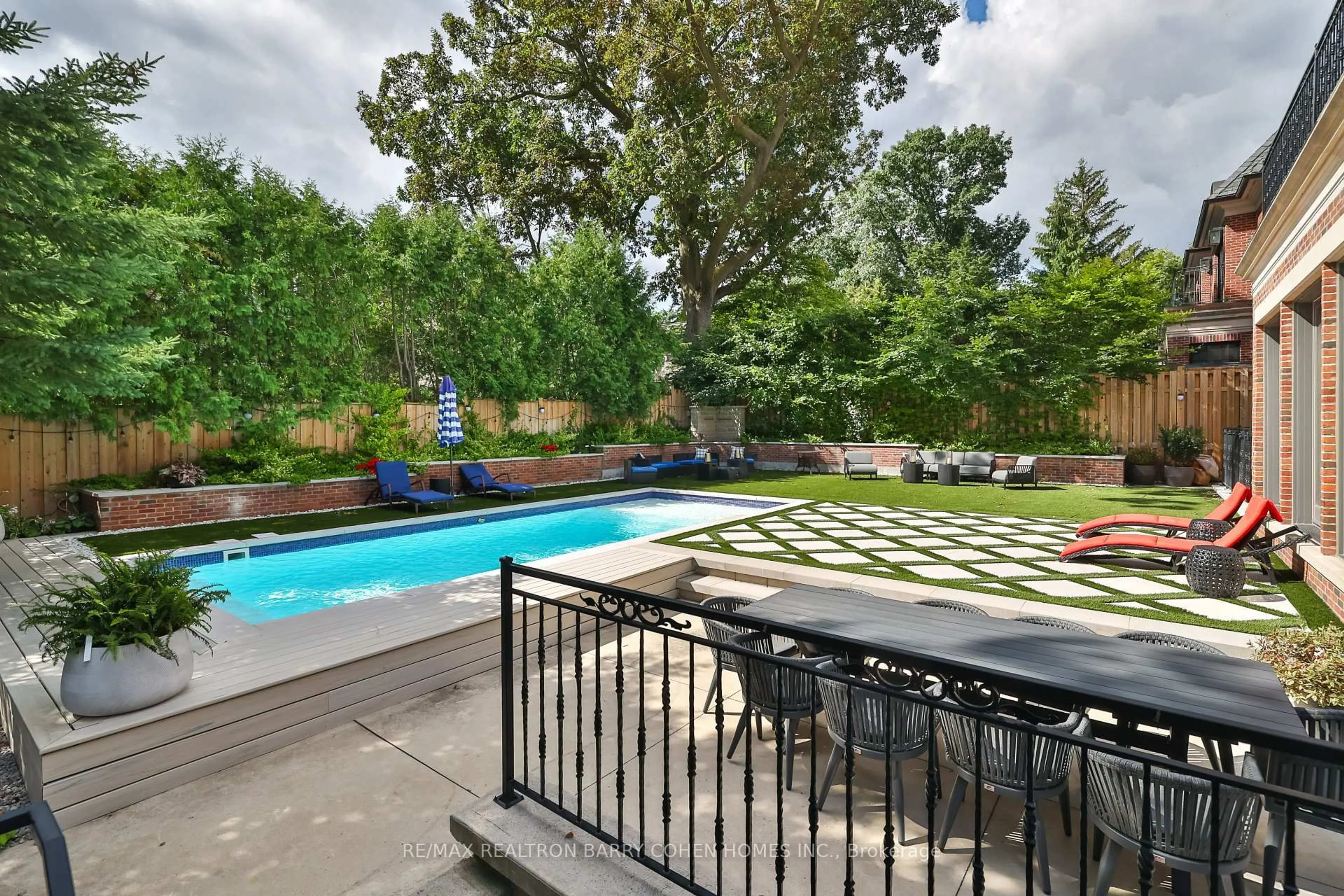 Pool for 33 Stratheden Rd, Toronto Ontario M4N 1E5
