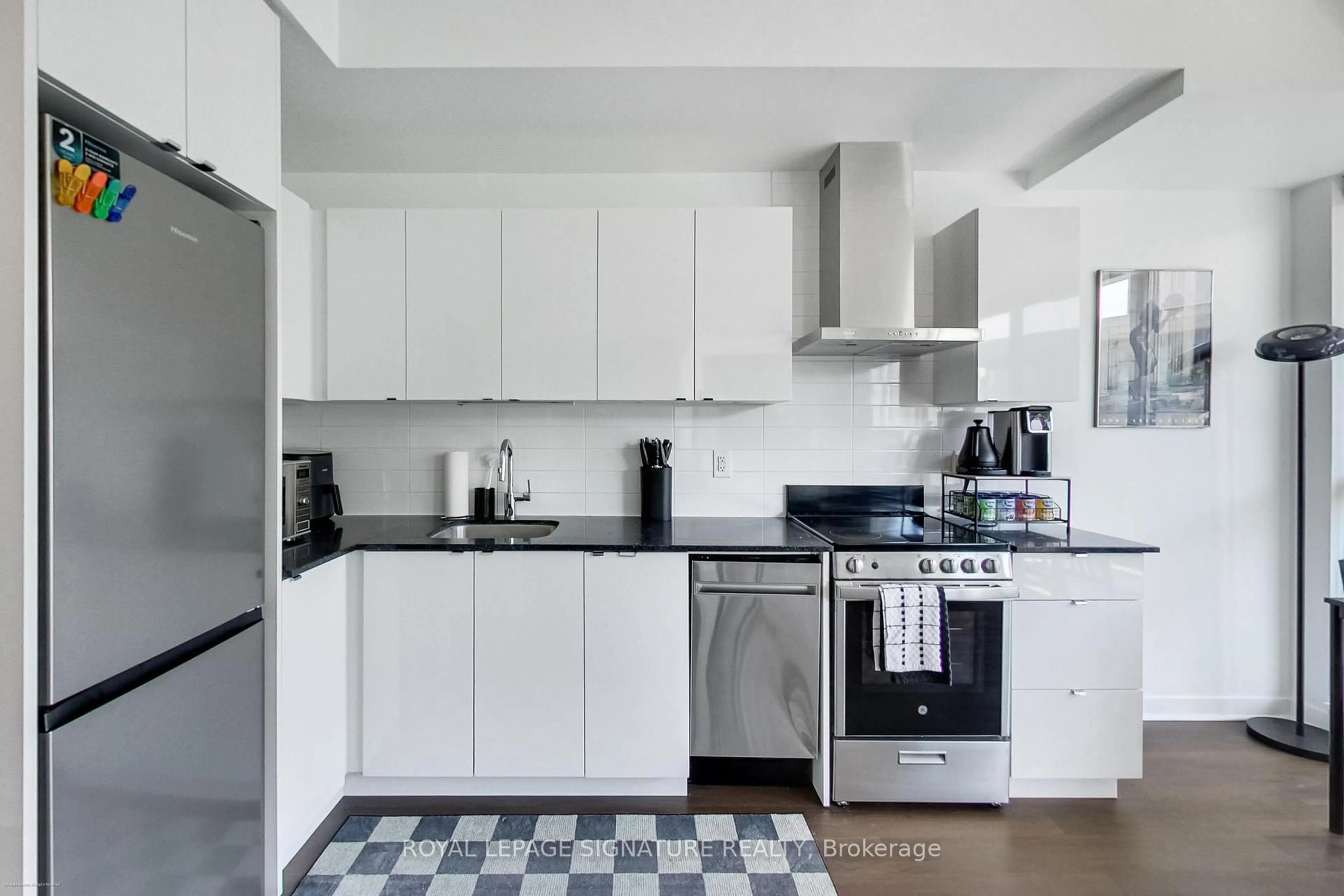 Standard kitchen, ceramic/tile floor for 51 EAST LIBERTY St #1916, Toronto Ontario M6K 3P8