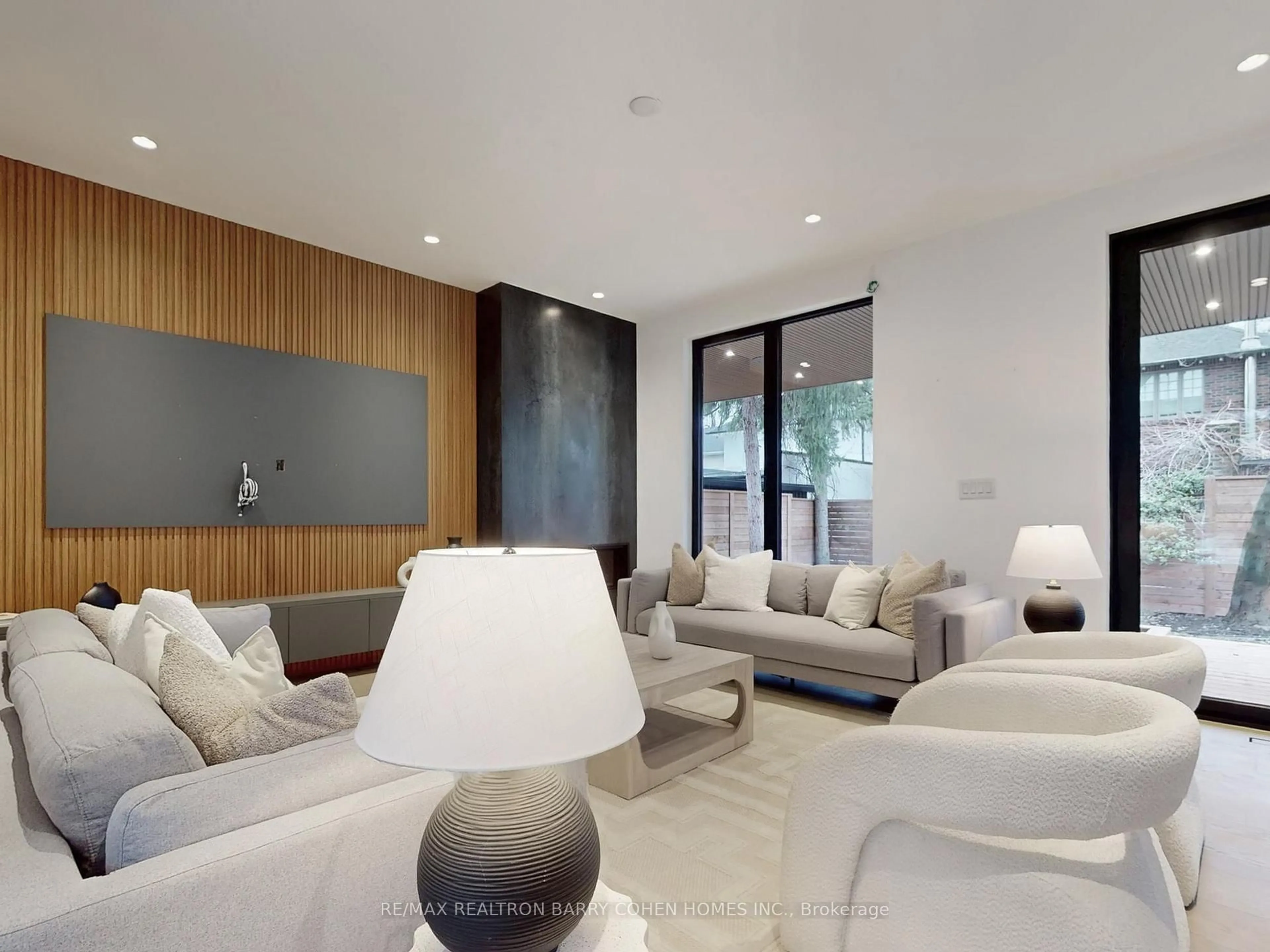 Living room with furniture, unknown for 135 Imperial St, Toronto Ontario M5P 1C7