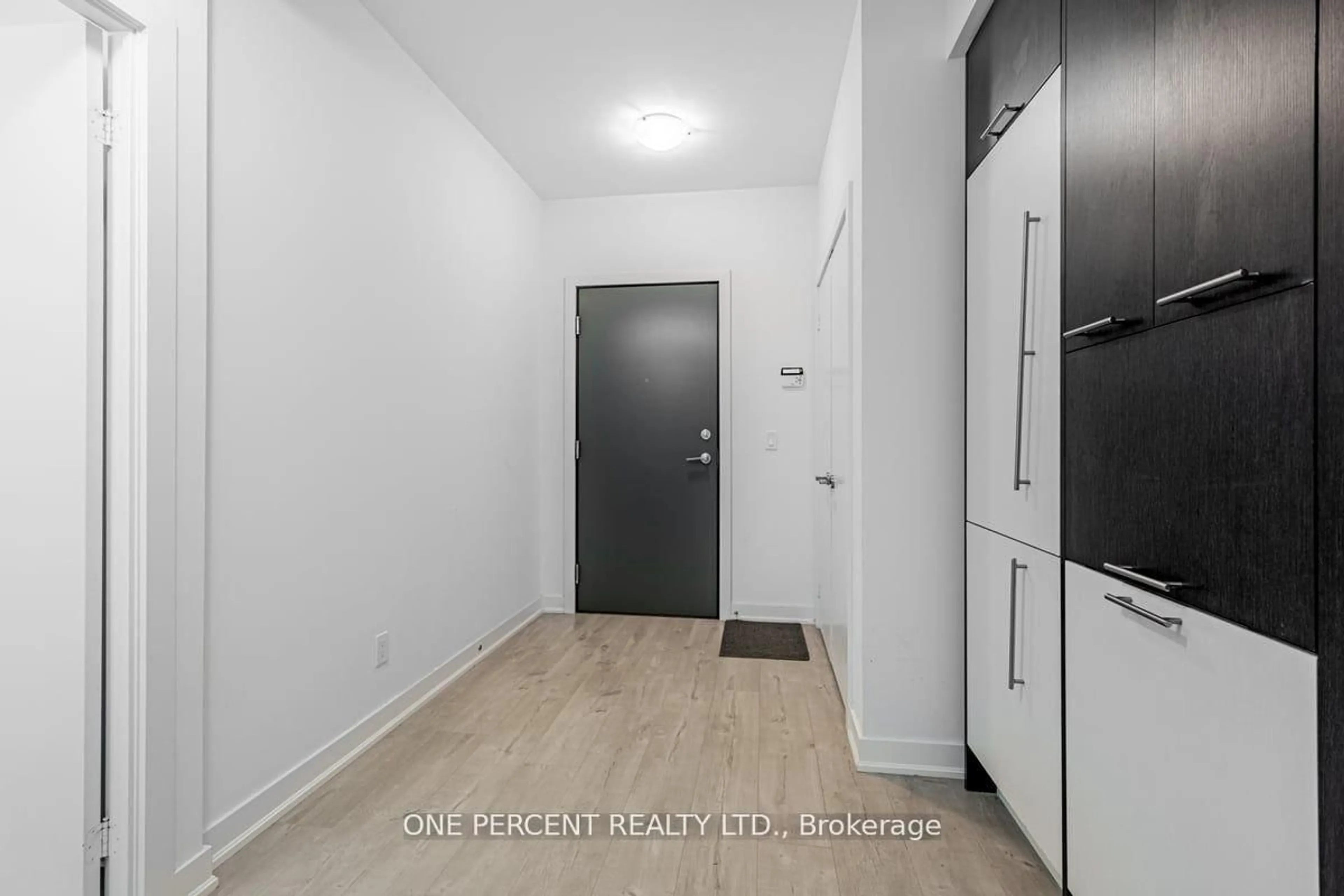 Indoor entryway for 30 Nelson St #426, Toronto Ontario M5V 0H5