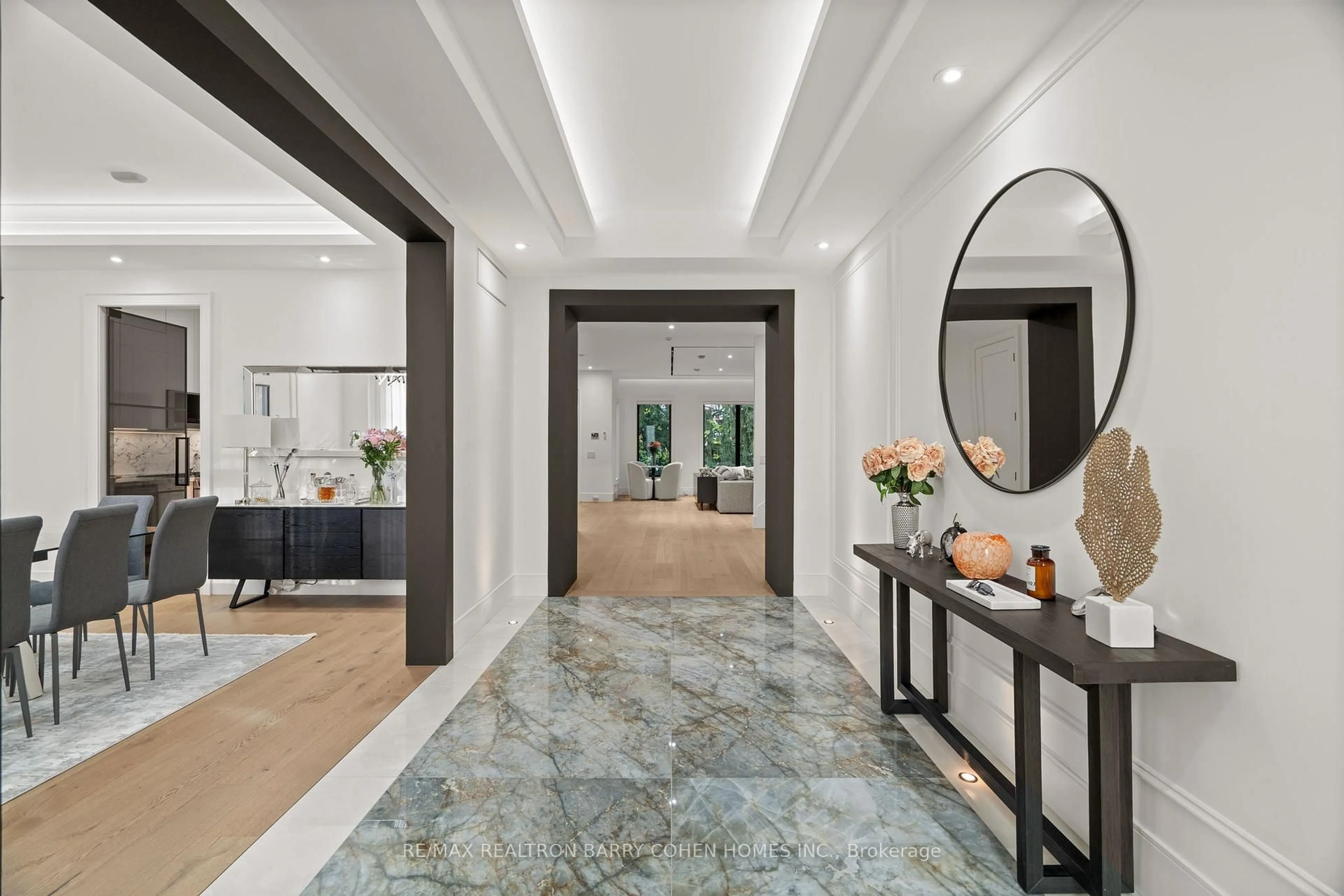 Indoor entryway for 165 Leacrest Rd, Toronto Ontario M4G 1E7