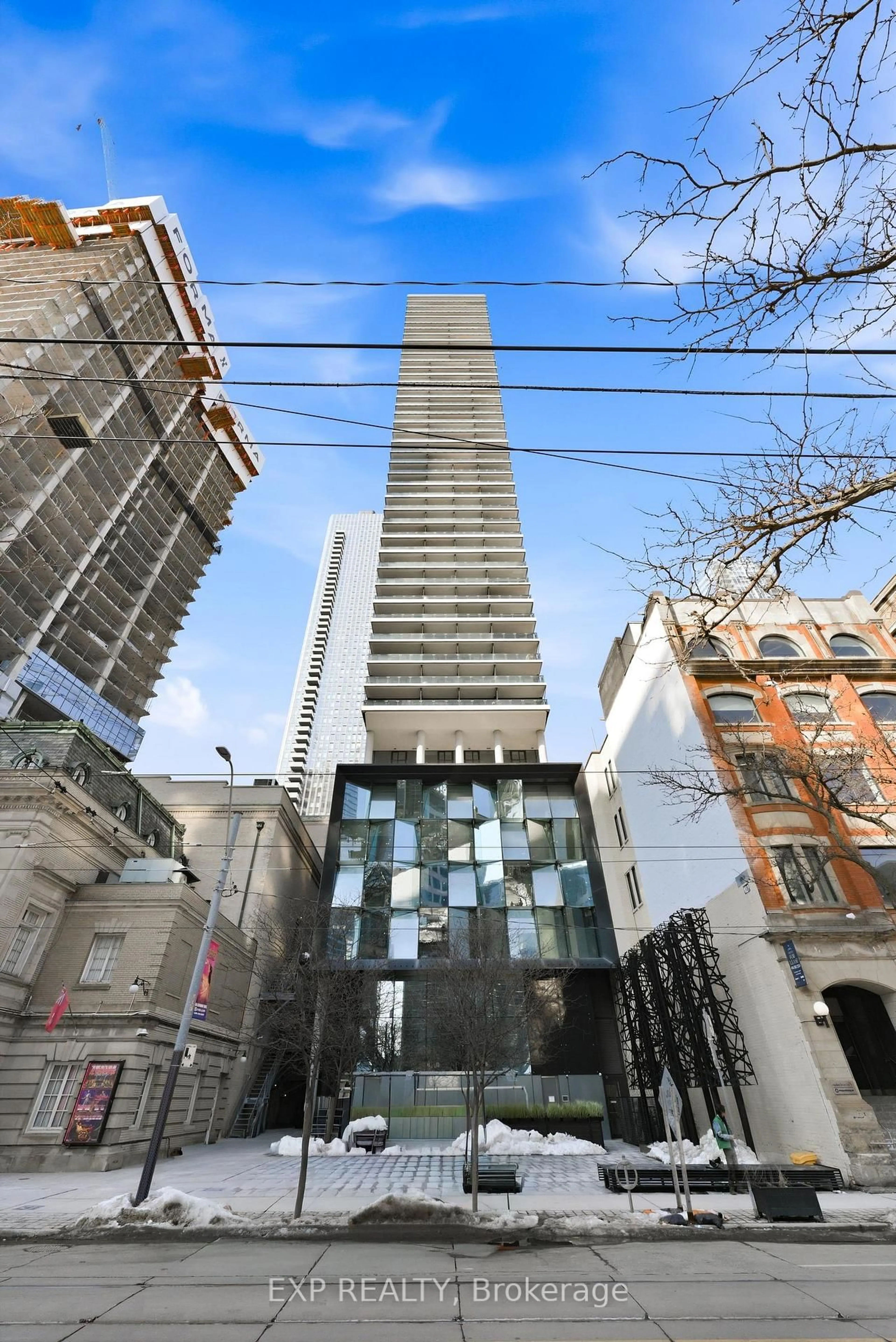 Indoor foyer for 224 King St #2906, Toronto Ontario M5H 0A6