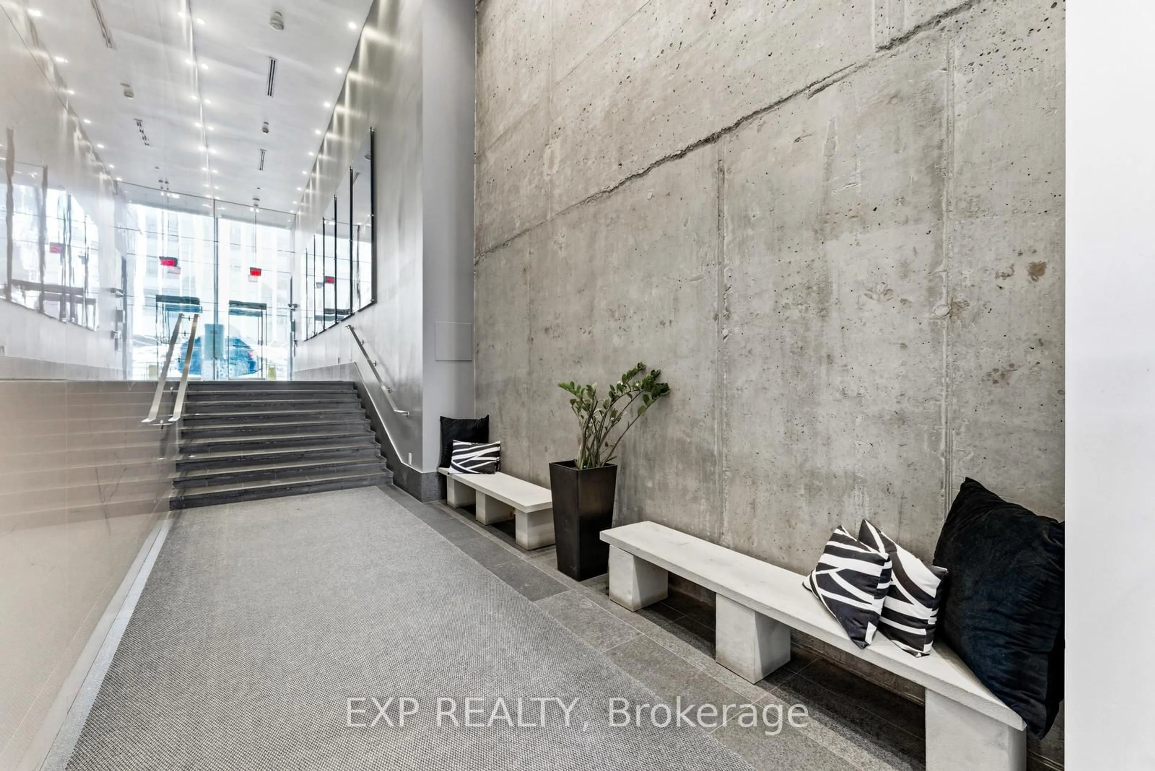 Lobby for 224 King St #2906, Toronto Ontario M5H 0A6