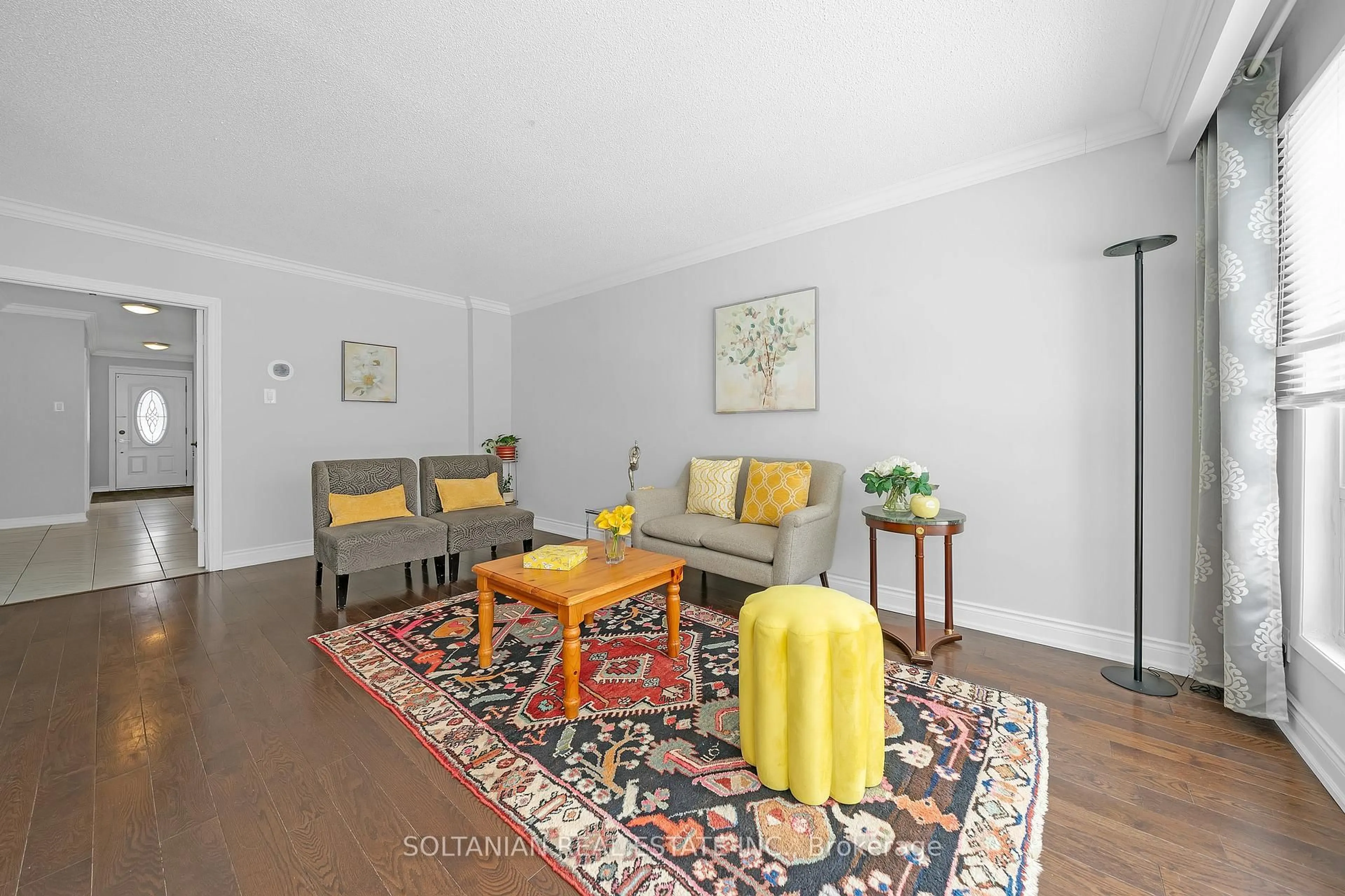 Living room with furniture, unknown for 158 Hilda Ave, Toronto Ontario M2M 1V9