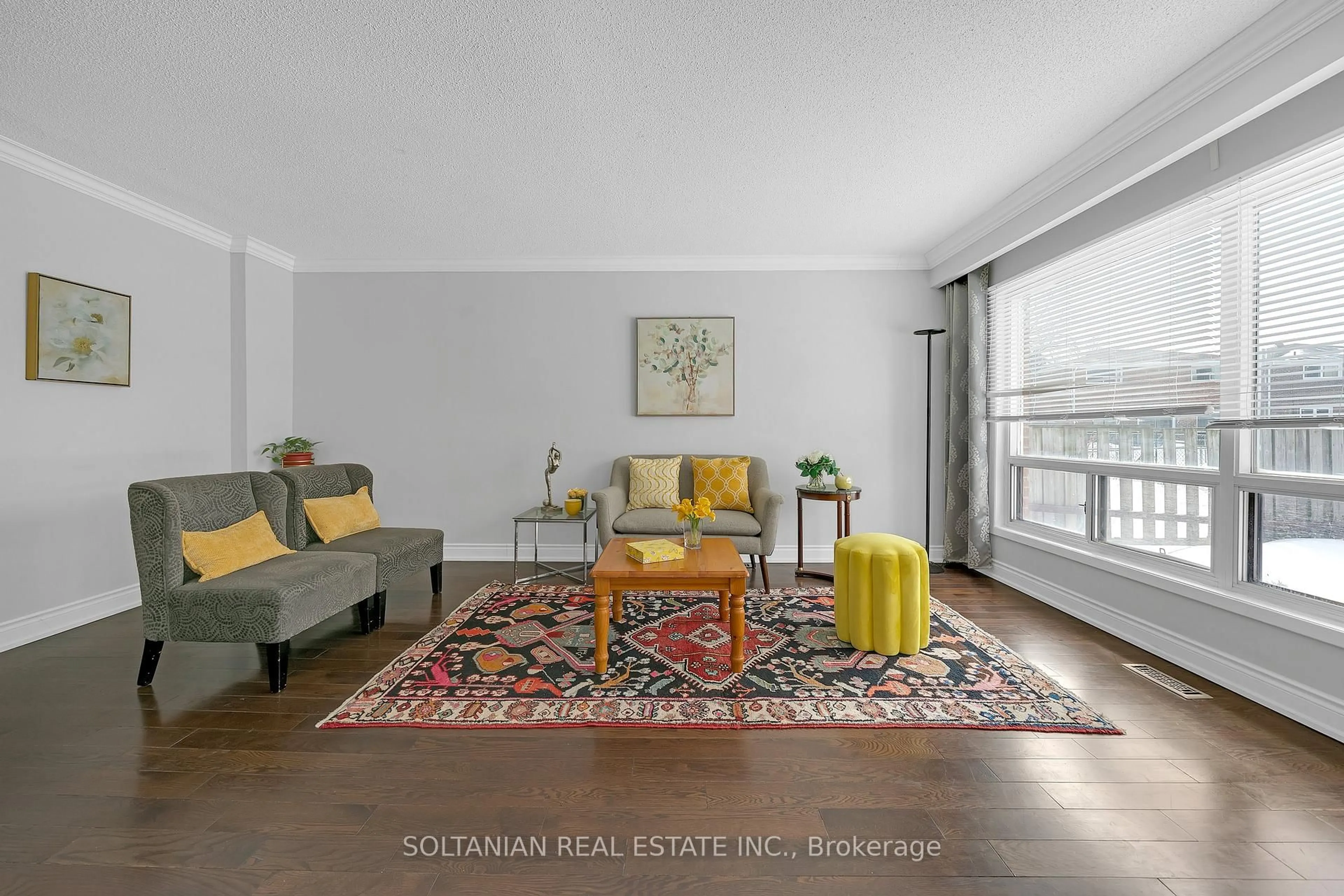 Living room with furniture, unknown for 158 Hilda Ave, Toronto Ontario M2M 1V9