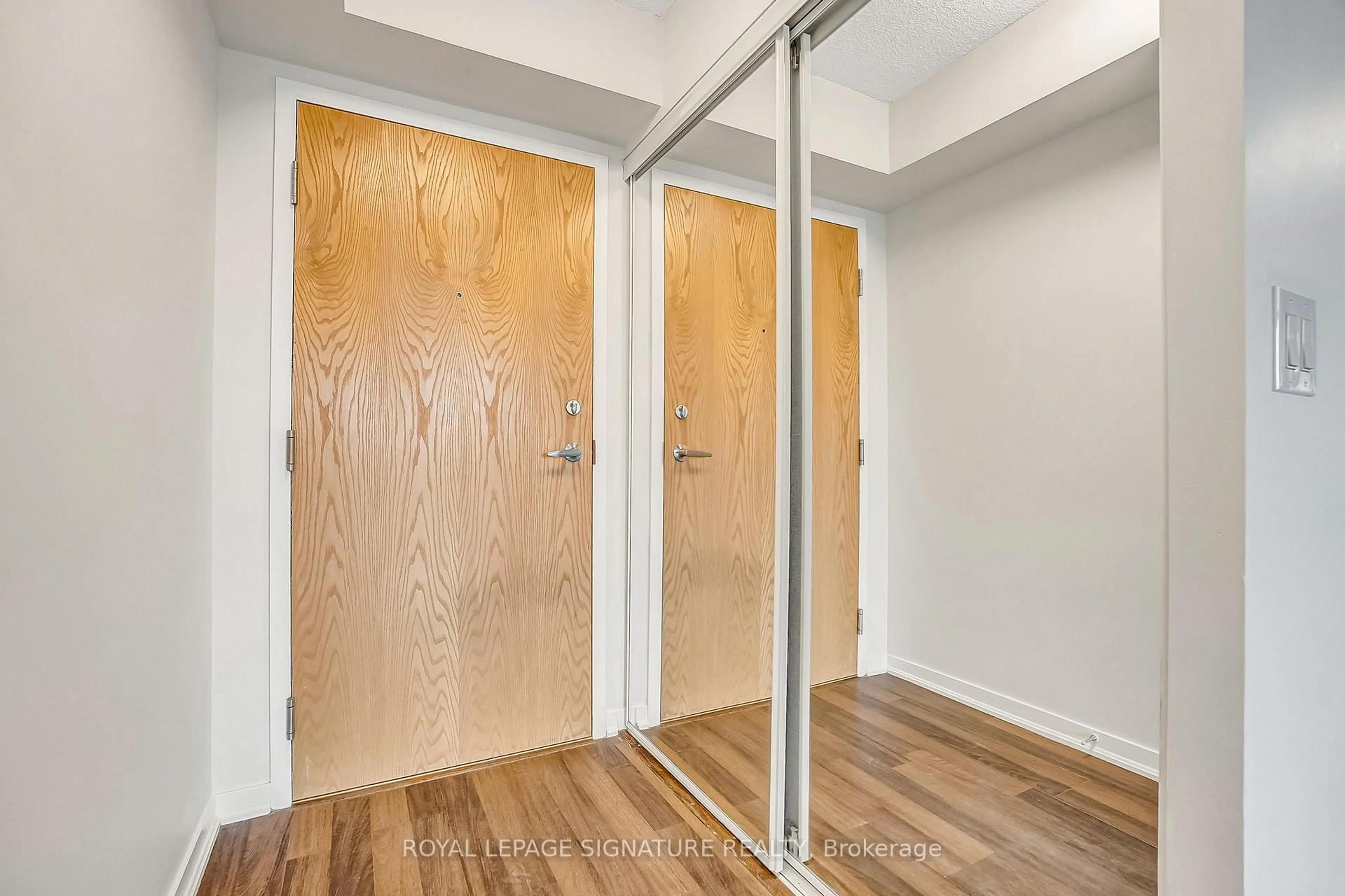 Indoor entryway for 38 Joe Shuster Way #507, Toronto Ontario M6K 0A5