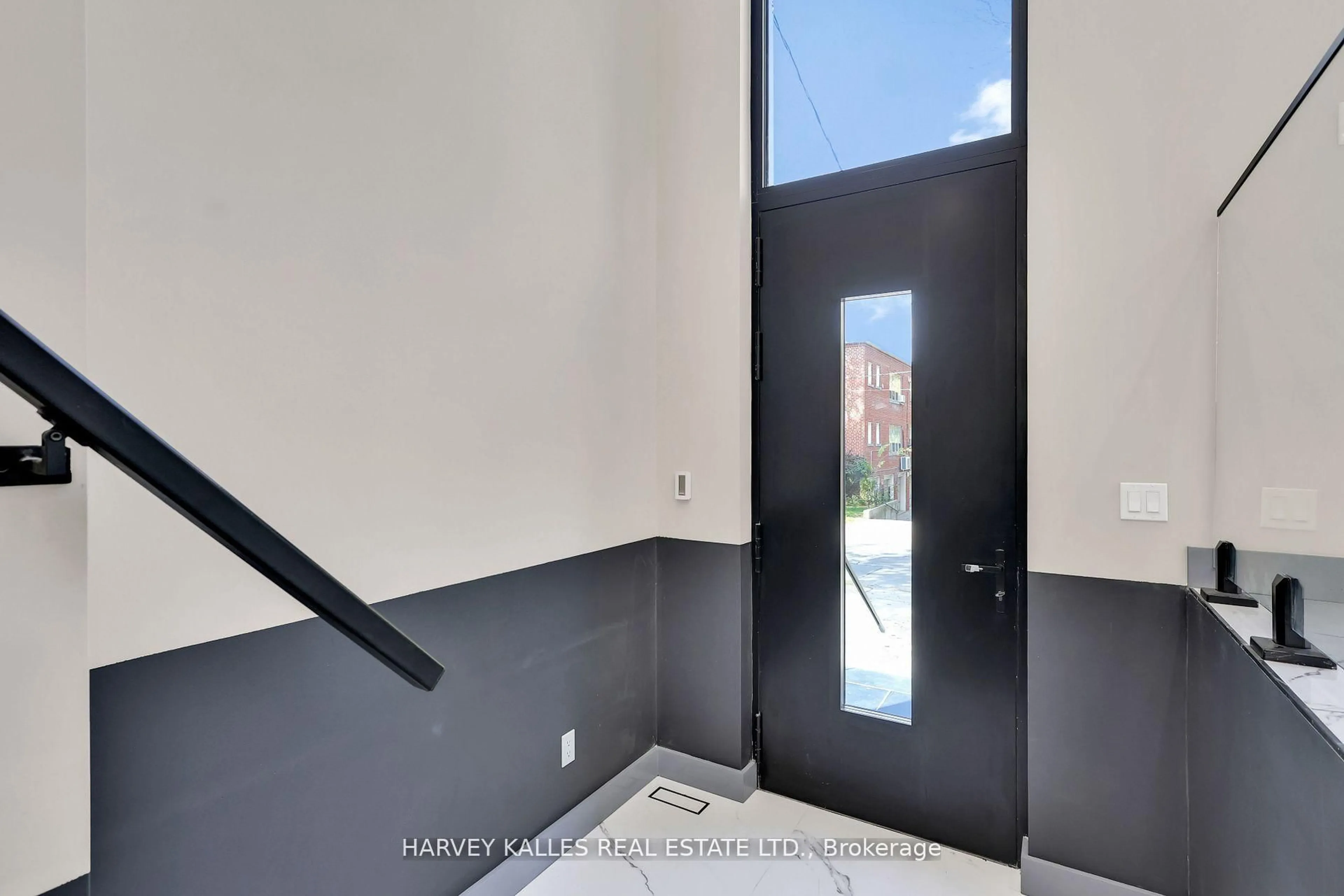 Indoor entryway for 71 Ardmore Rd, Toronto Ontario M5P 1V4