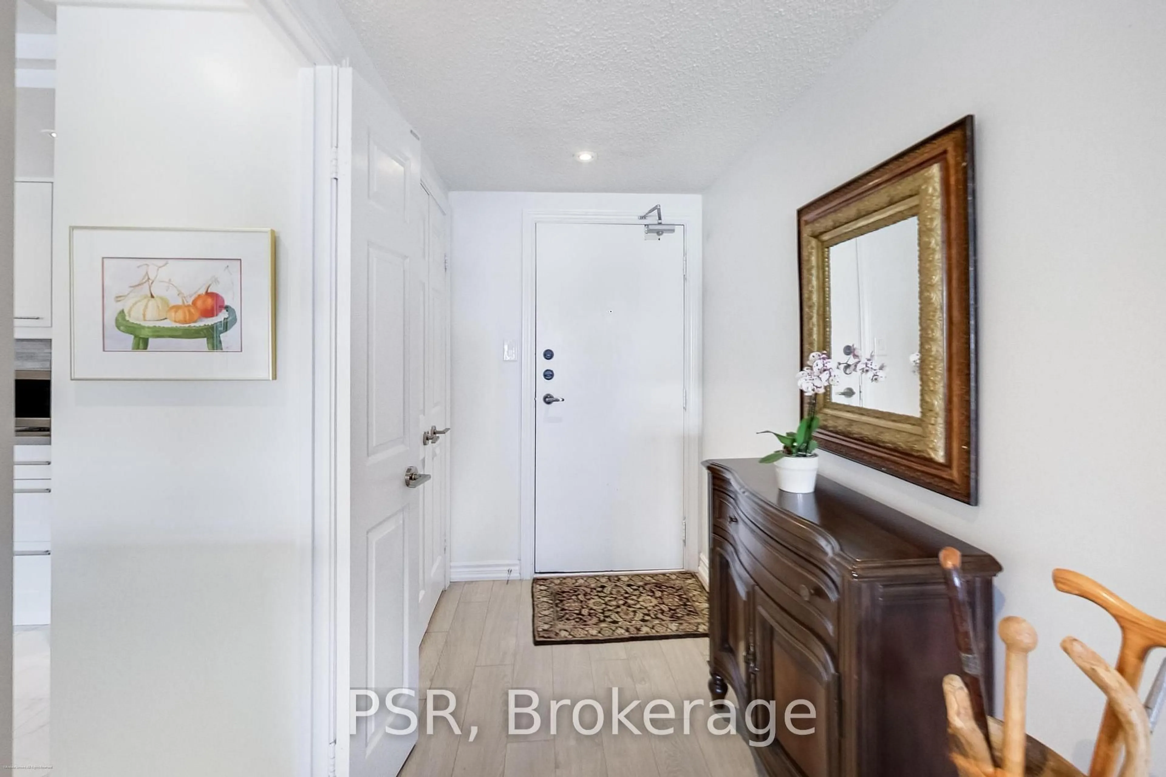 Indoor entryway for 1555 Finch Ave #2702, Toronto Ontario M2J 4X9