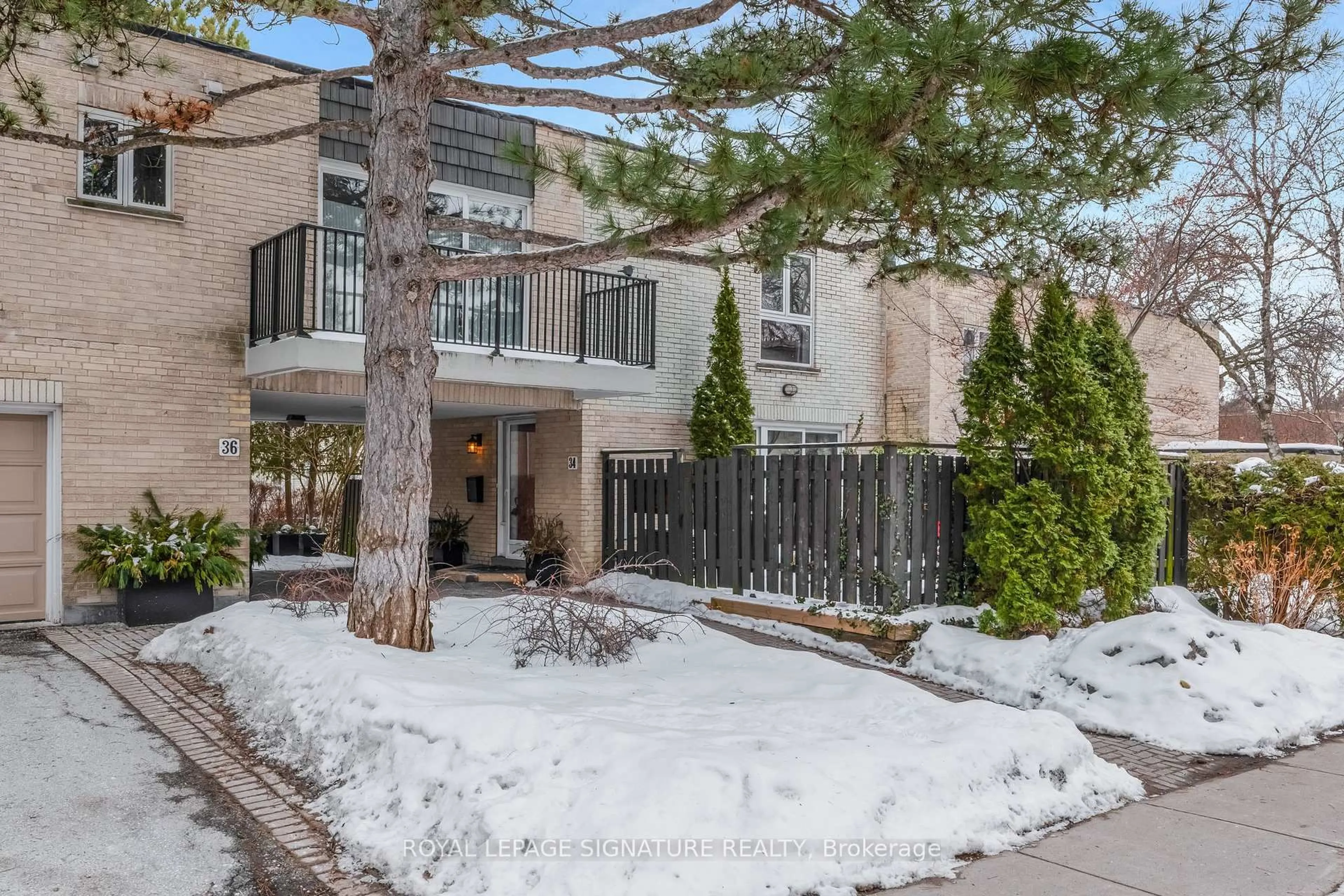 Patio, street for 34 Sugar Millway, Toronto Ontario M2L 1R6
