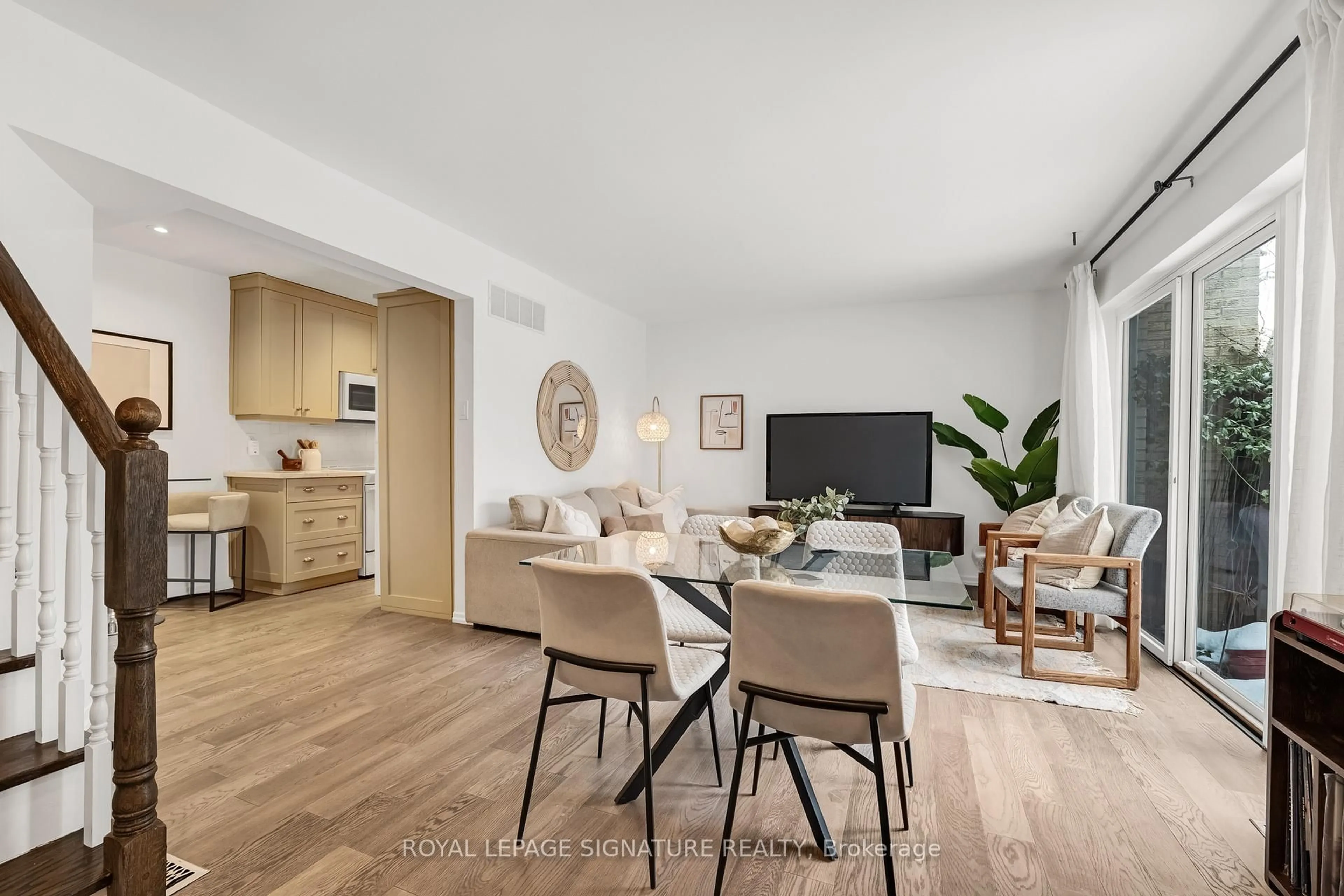 Living room with furniture, unknown for 34 Sugar Millway, Toronto Ontario M2L 1R6