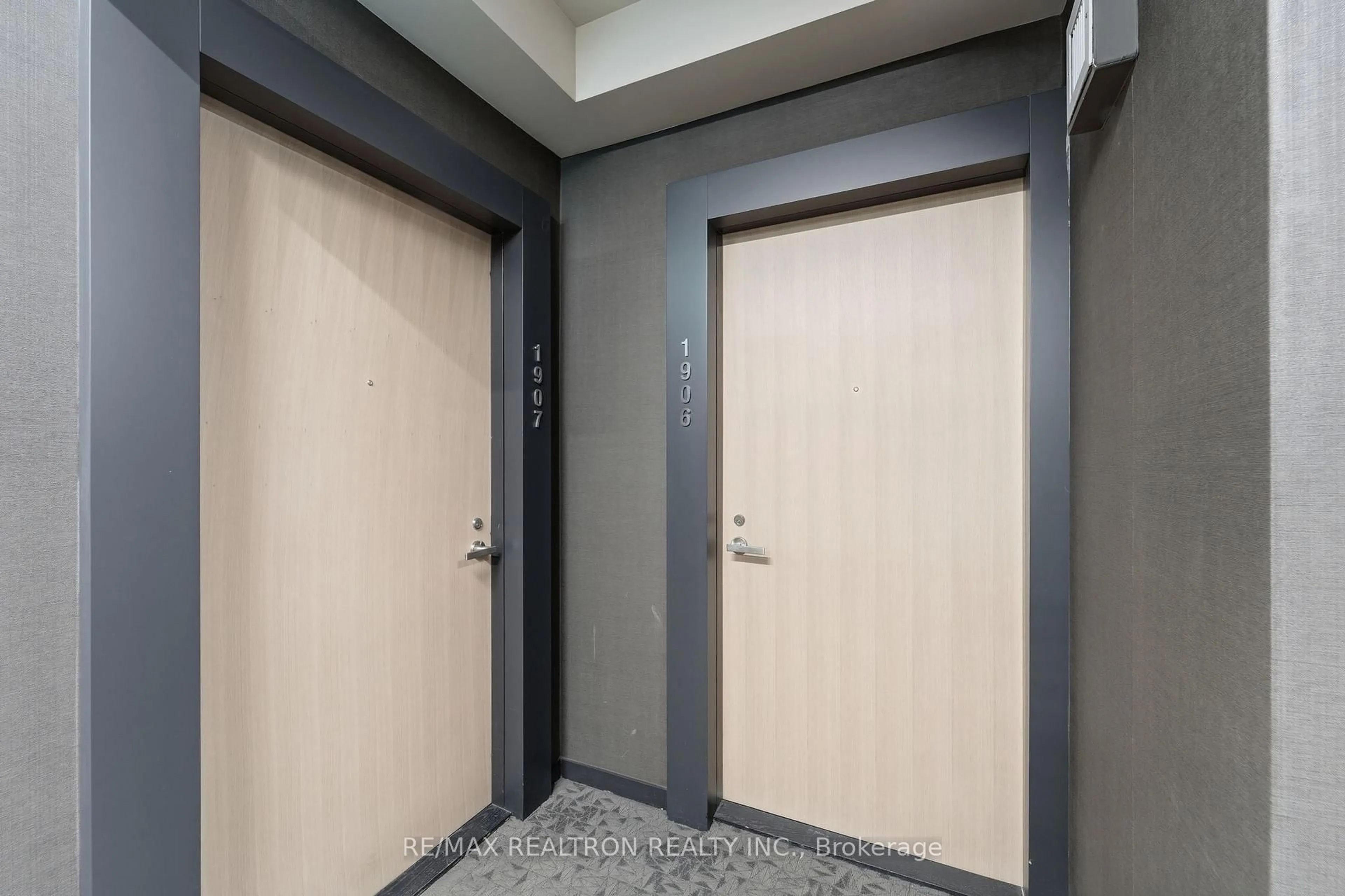 Indoor foyer for 5 Soudan Ave #1907, Toronto Ontario M4S 1V5