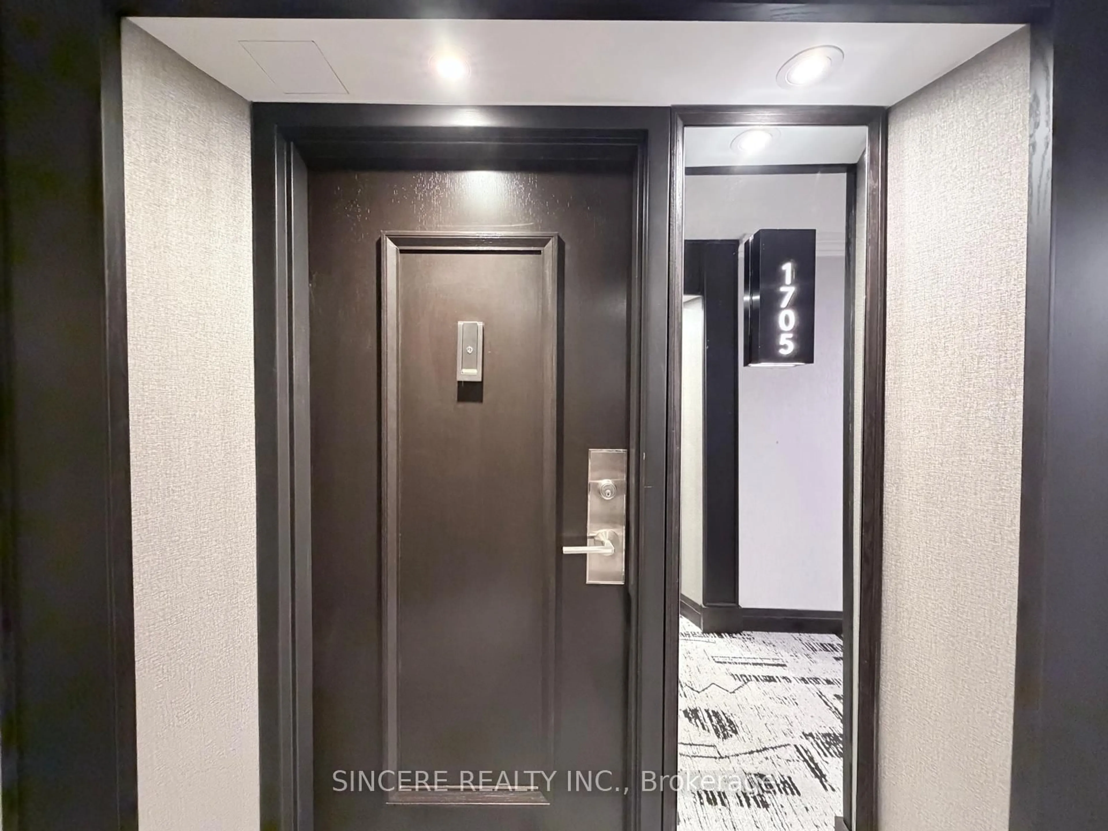 Indoor foyer for 55 Skymark Dr #1705, Toronto Ontario M2H 3N4
