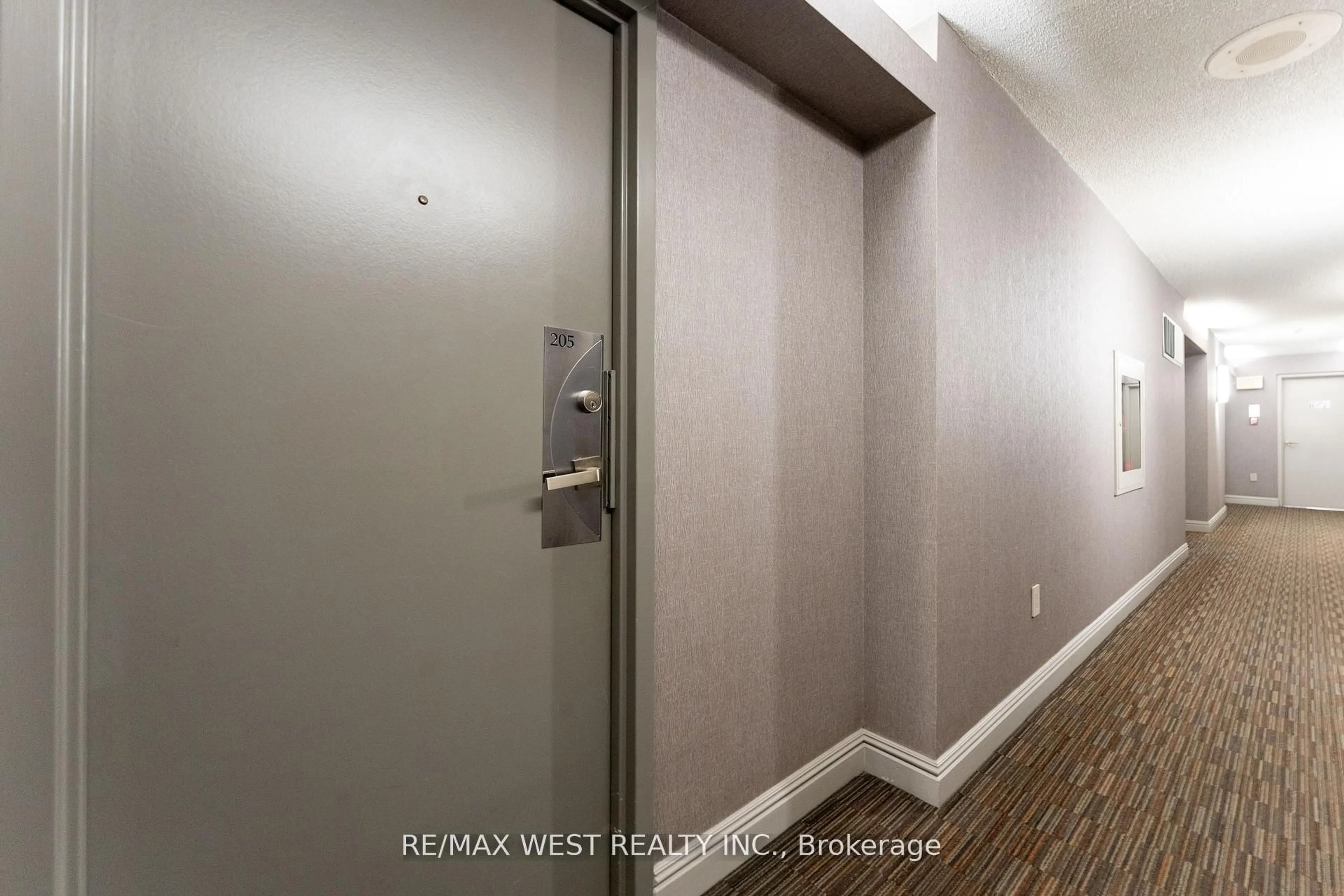 Unknown for 725 King St #205, Toronto Ontario M5V 2W9