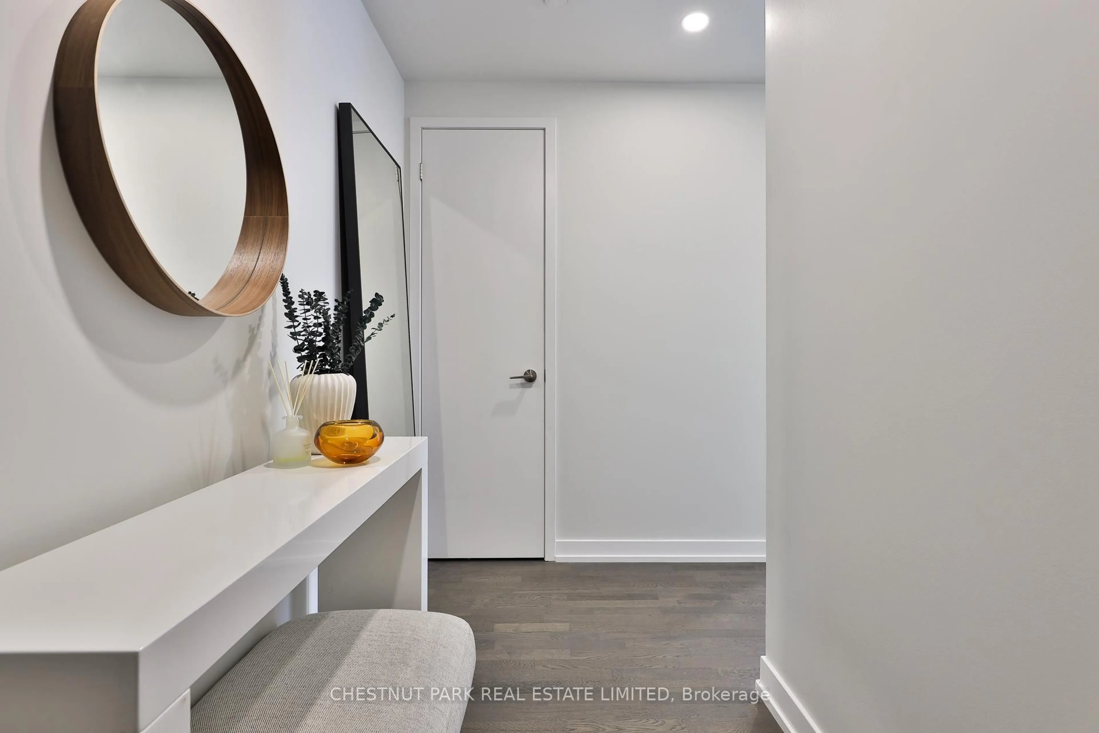 Indoor entryway for 461 Adelaide St #434, Toronto Ontario M5V 1T1
