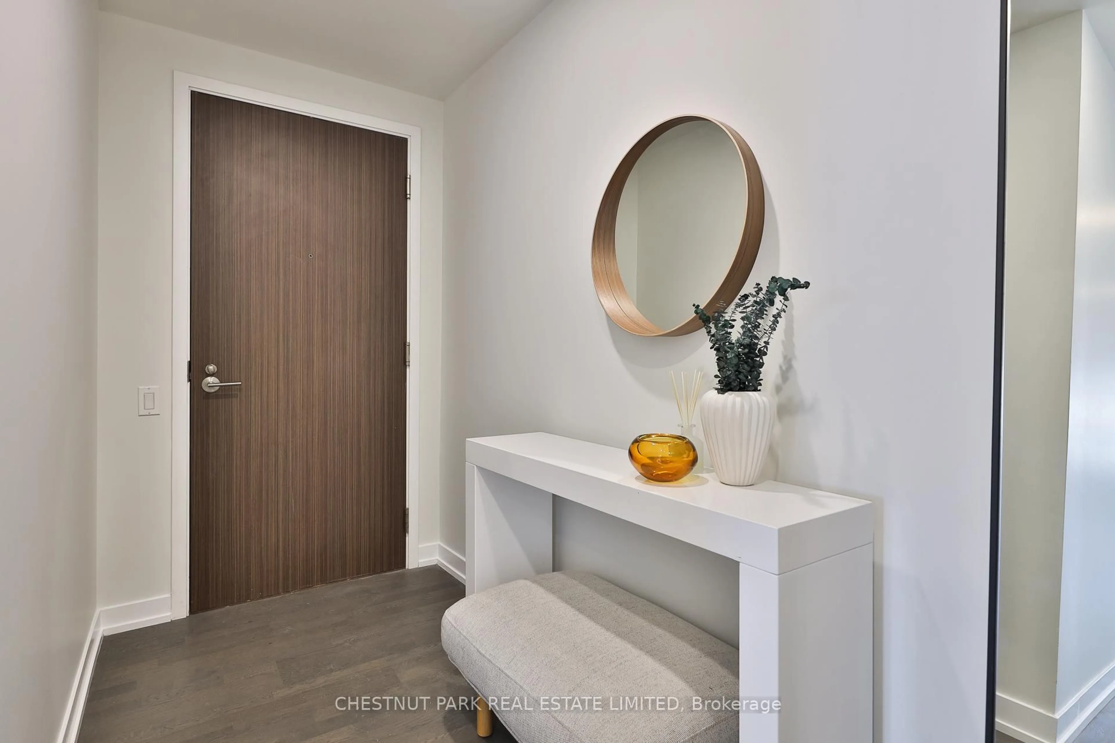 Indoor entryway for 461 Adelaide St #434, Toronto Ontario M5V 1T1