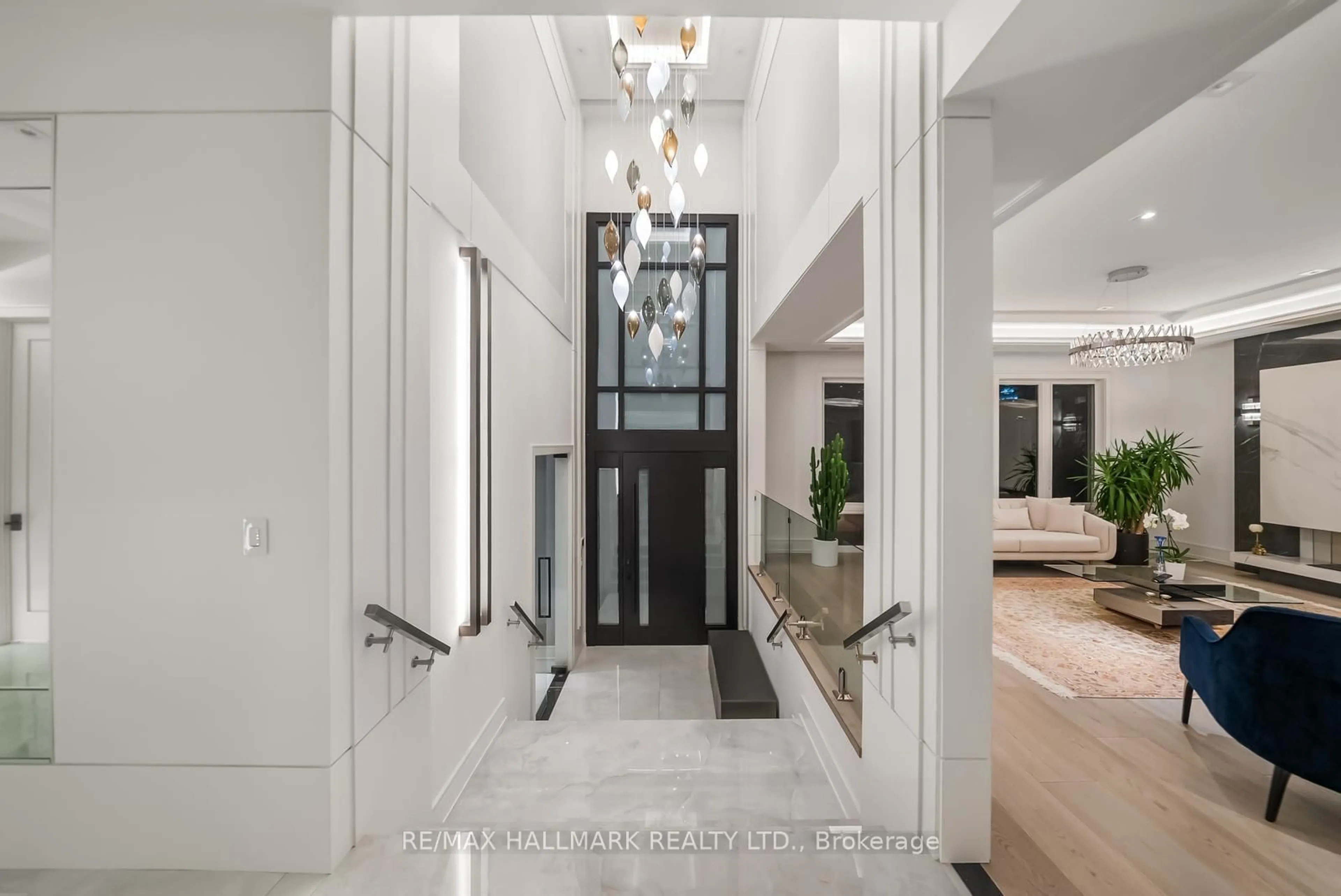 Indoor entryway for 65 Whittaker Cres, Toronto Ontario M2K 1K9