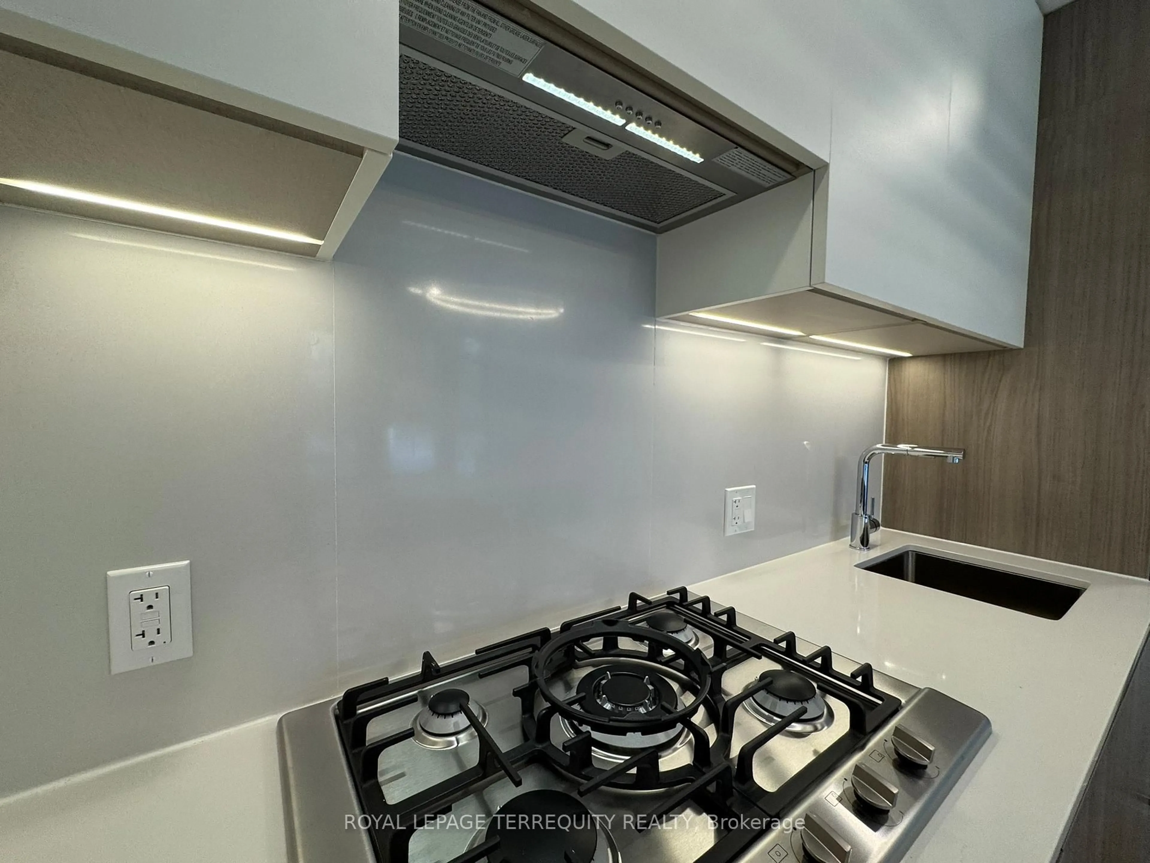 Standard kitchen, unknown for 200 Keewatin Ave #103, Toronto Ontario M4P 1Z8