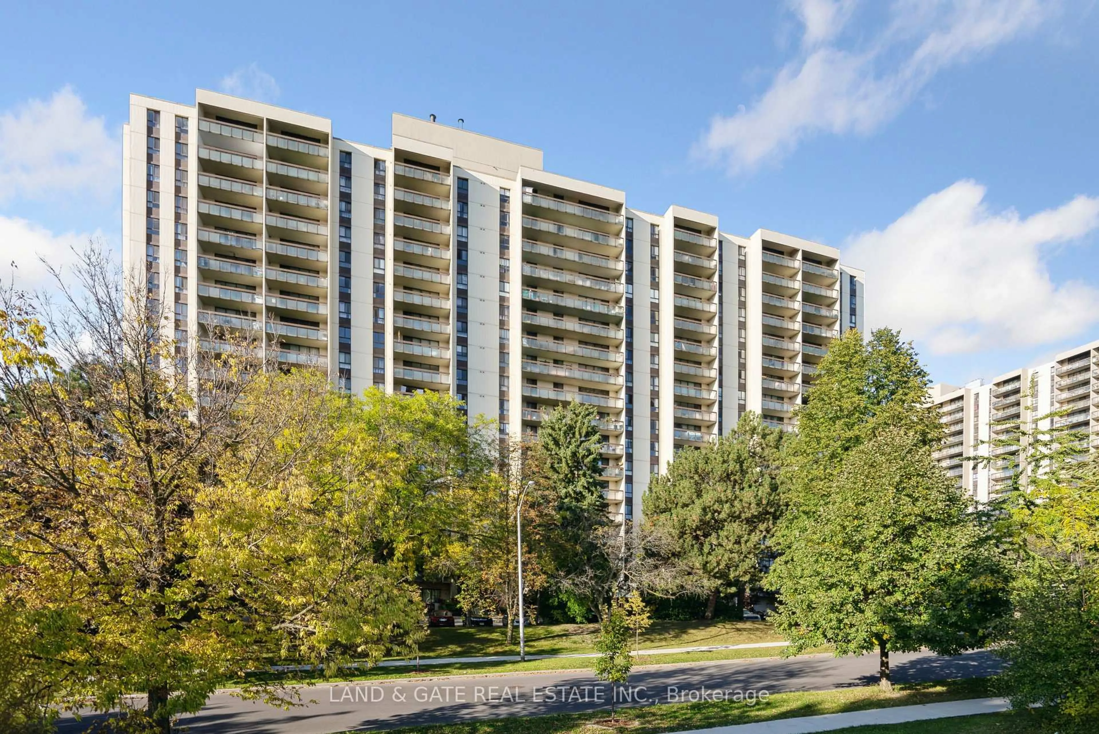 A pic from outside/outdoor area/front of a property/back of a property/a pic from drone, city buildings view from balcony for 260 Seneca Hill Dr #702, Toronto Ontario M2J 4S6