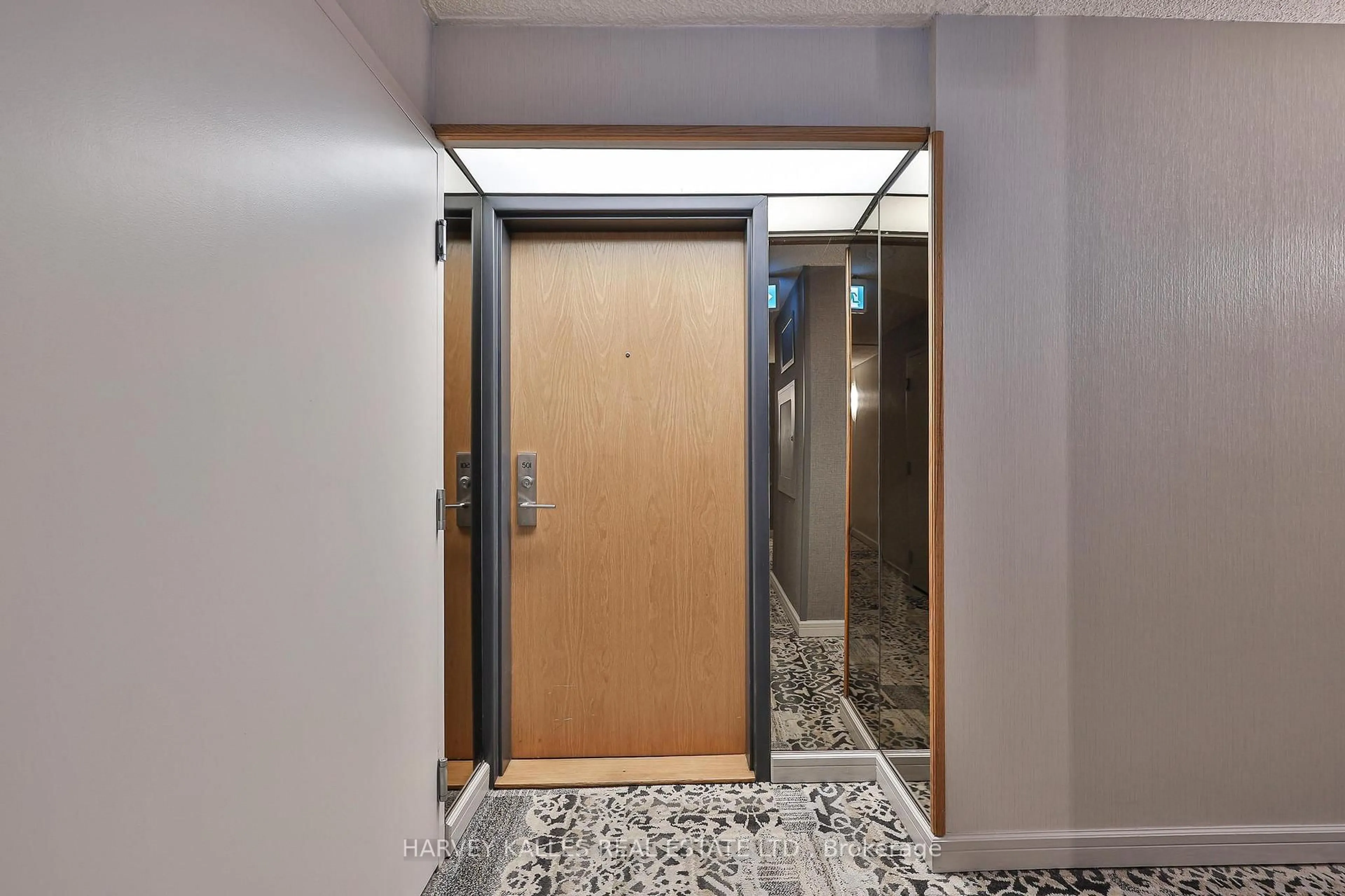 Indoor foyer for 80 Front St #501, Toronto Ontario M5E 1T4