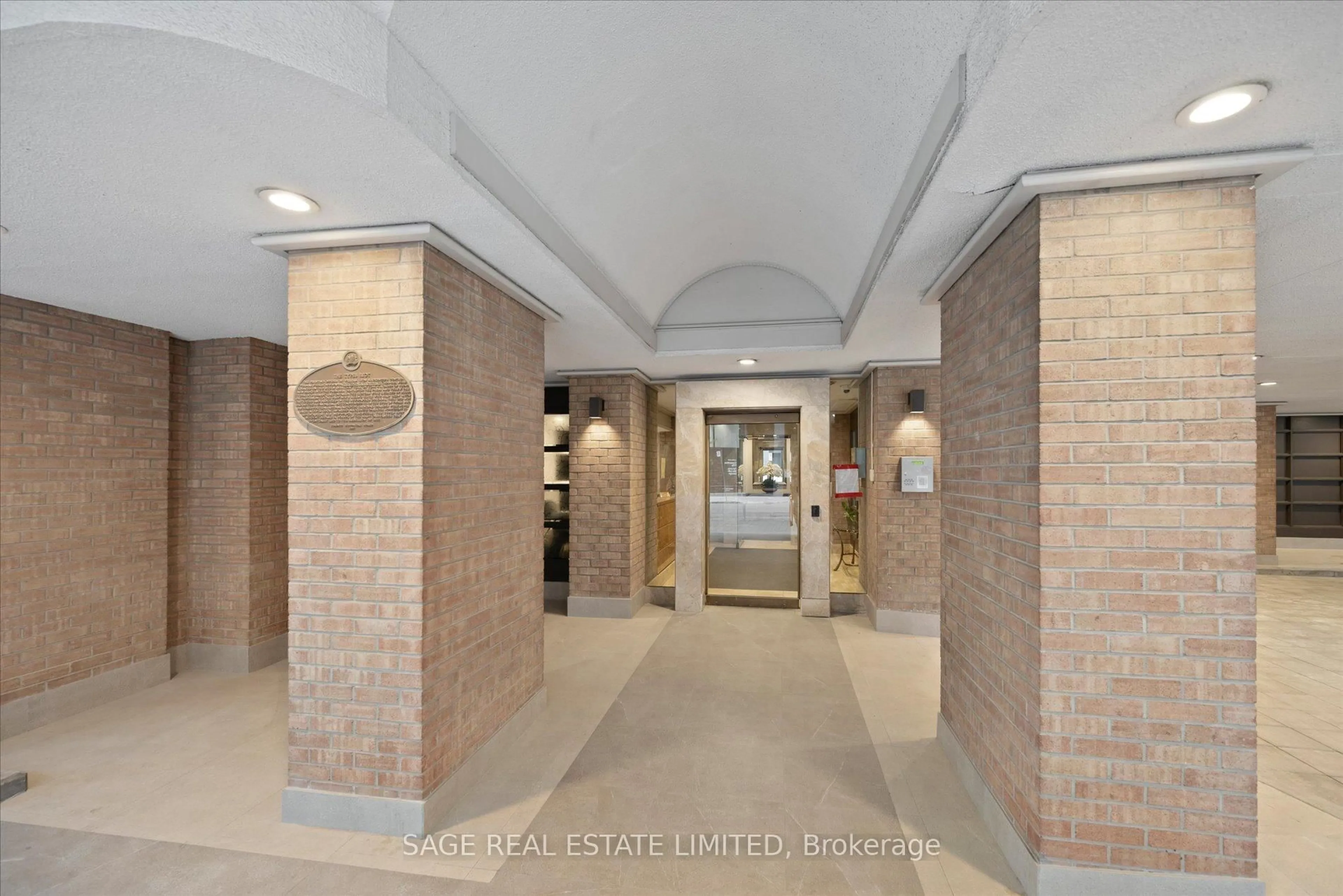 Indoor foyer for 160 Frederick St #305, Toronto Ontario M5A 4H9