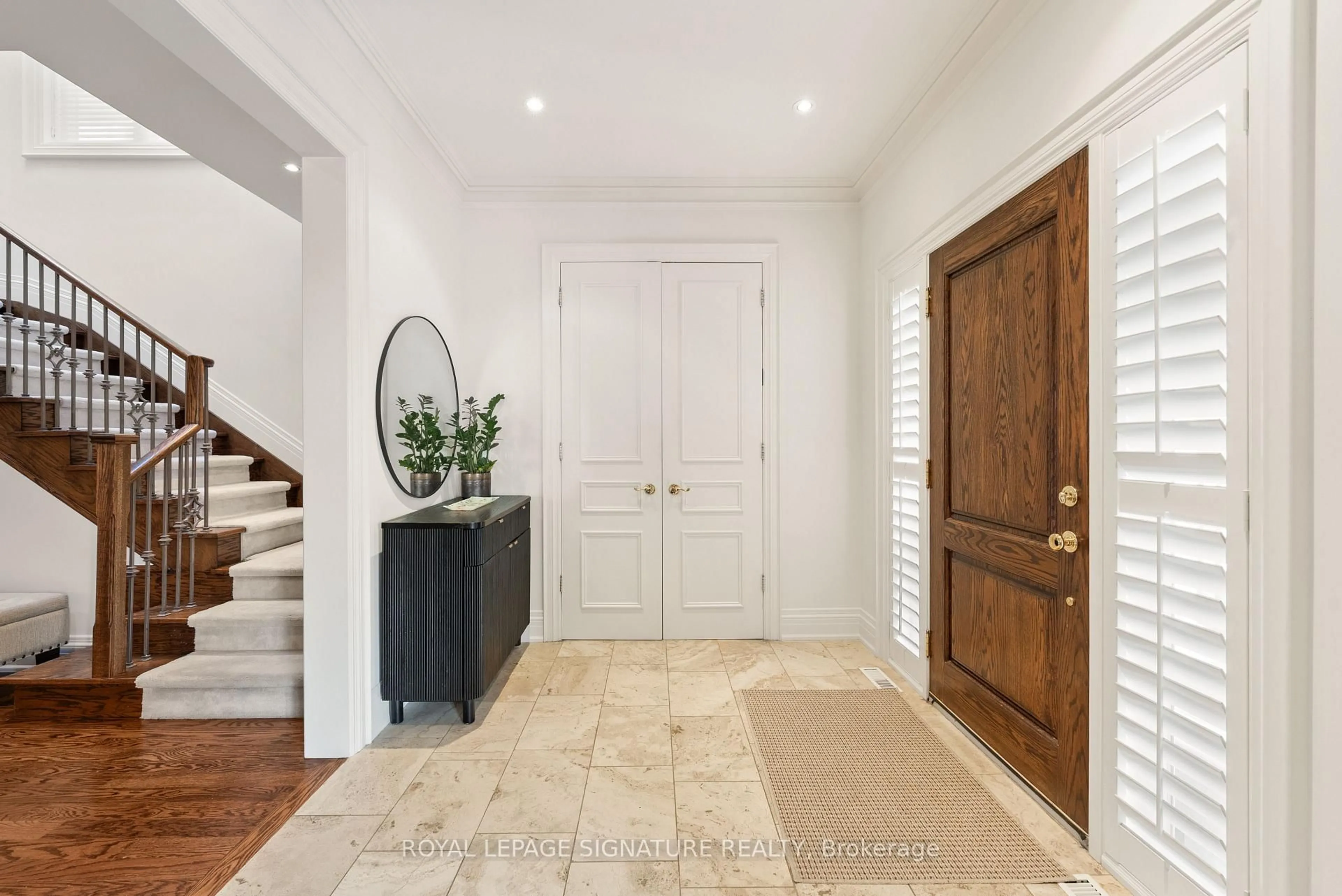 Indoor entryway for 68 Carmichael Ave, Toronto Ontario M5M 2W7