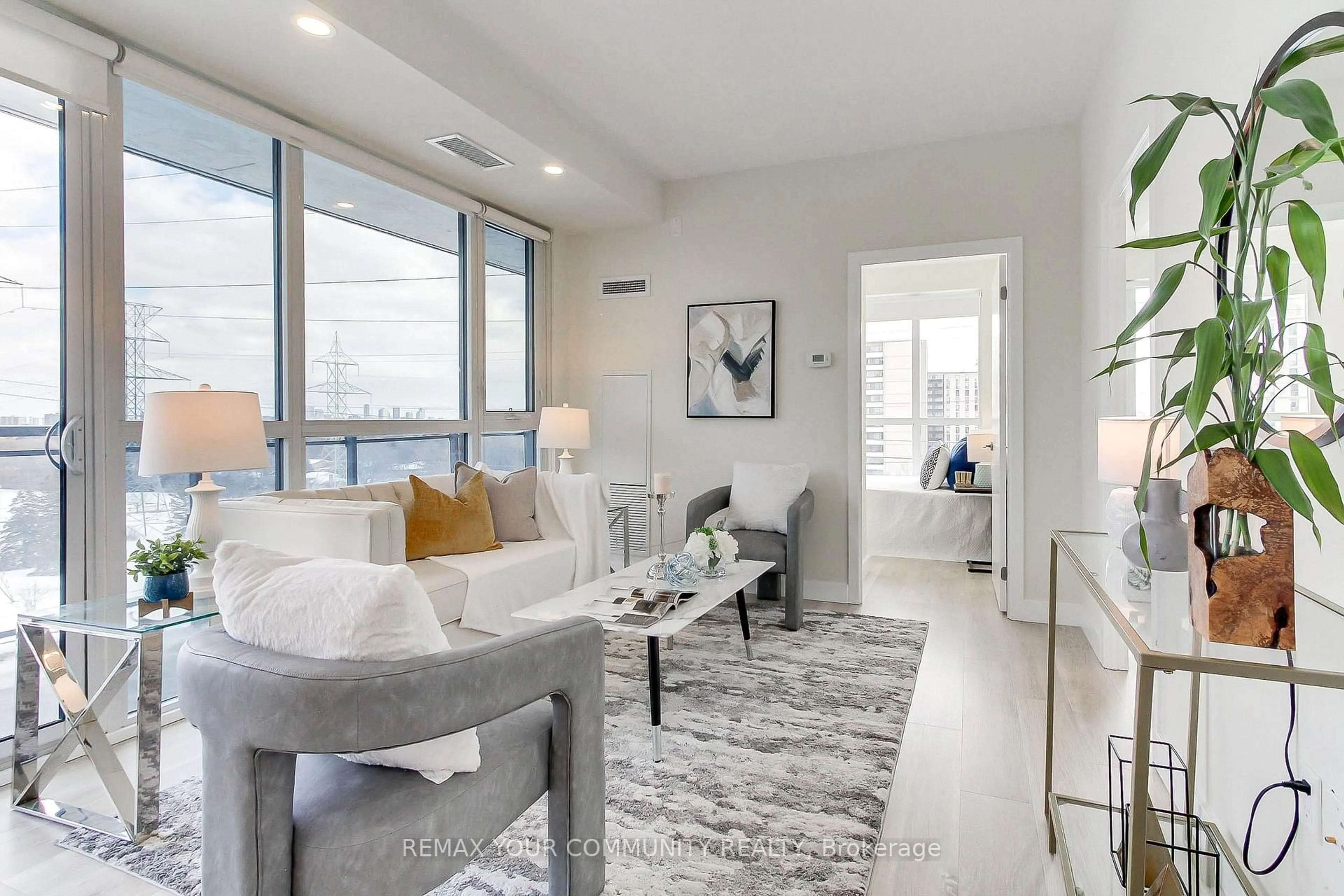 Living room with furniture, unknown for 3237 Bayview Ave #609, Toronto Ontario M2K 0G1