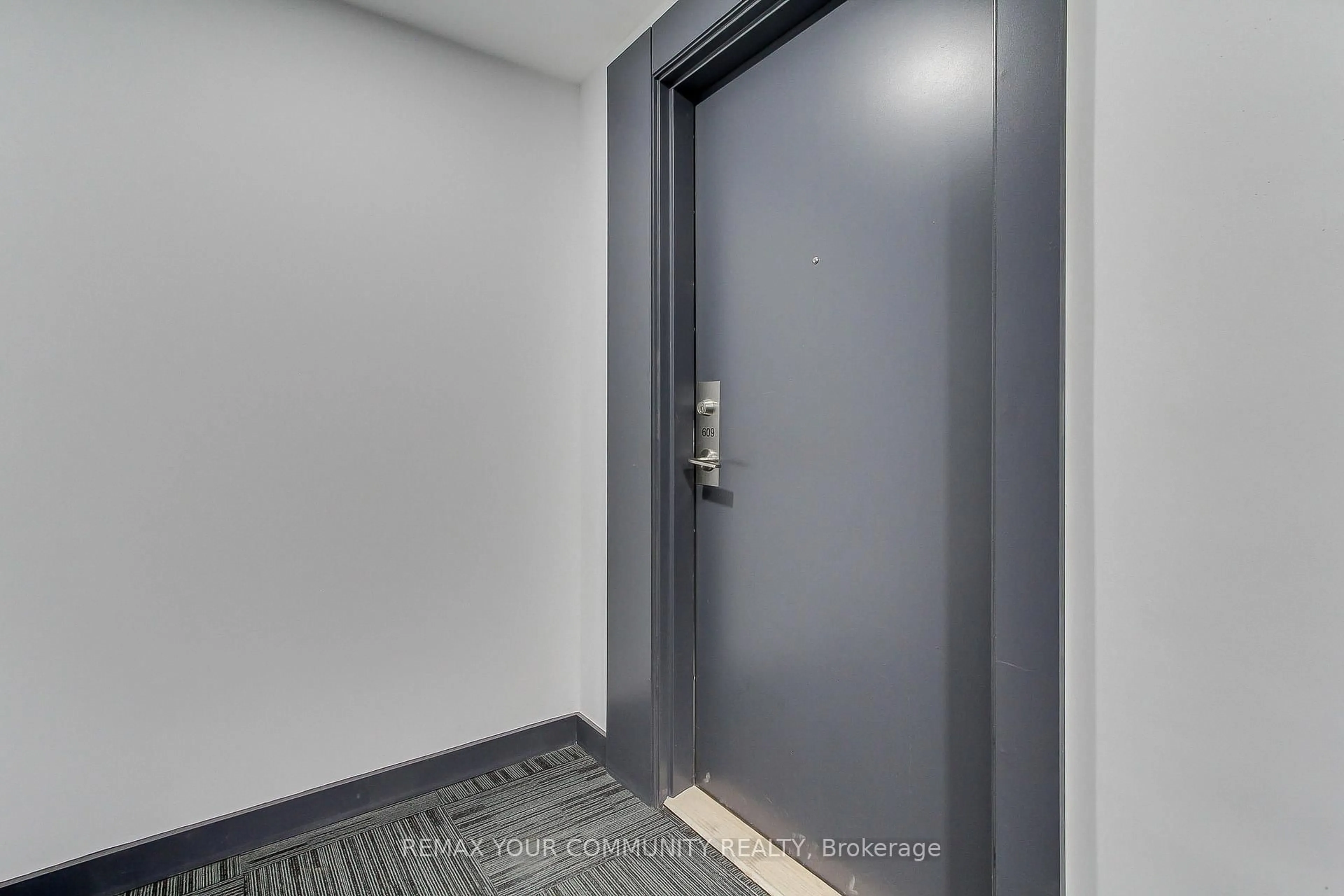 Indoor foyer for 3237 Bayview Ave #609, Toronto Ontario M2K 0G1