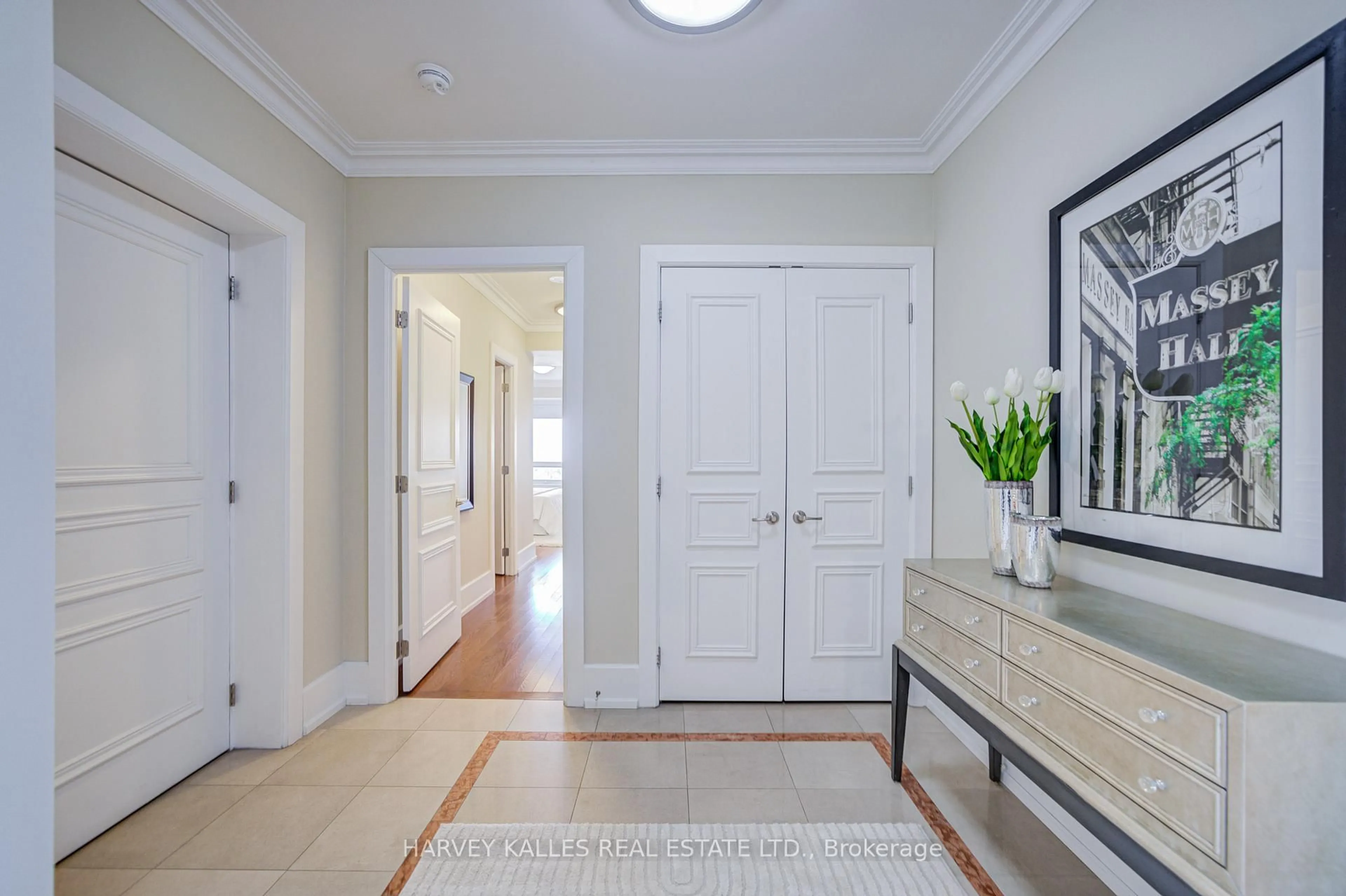 Indoor entryway for 660 Sheppard Ave #1602B, Toronto Ontario M2K 3E5