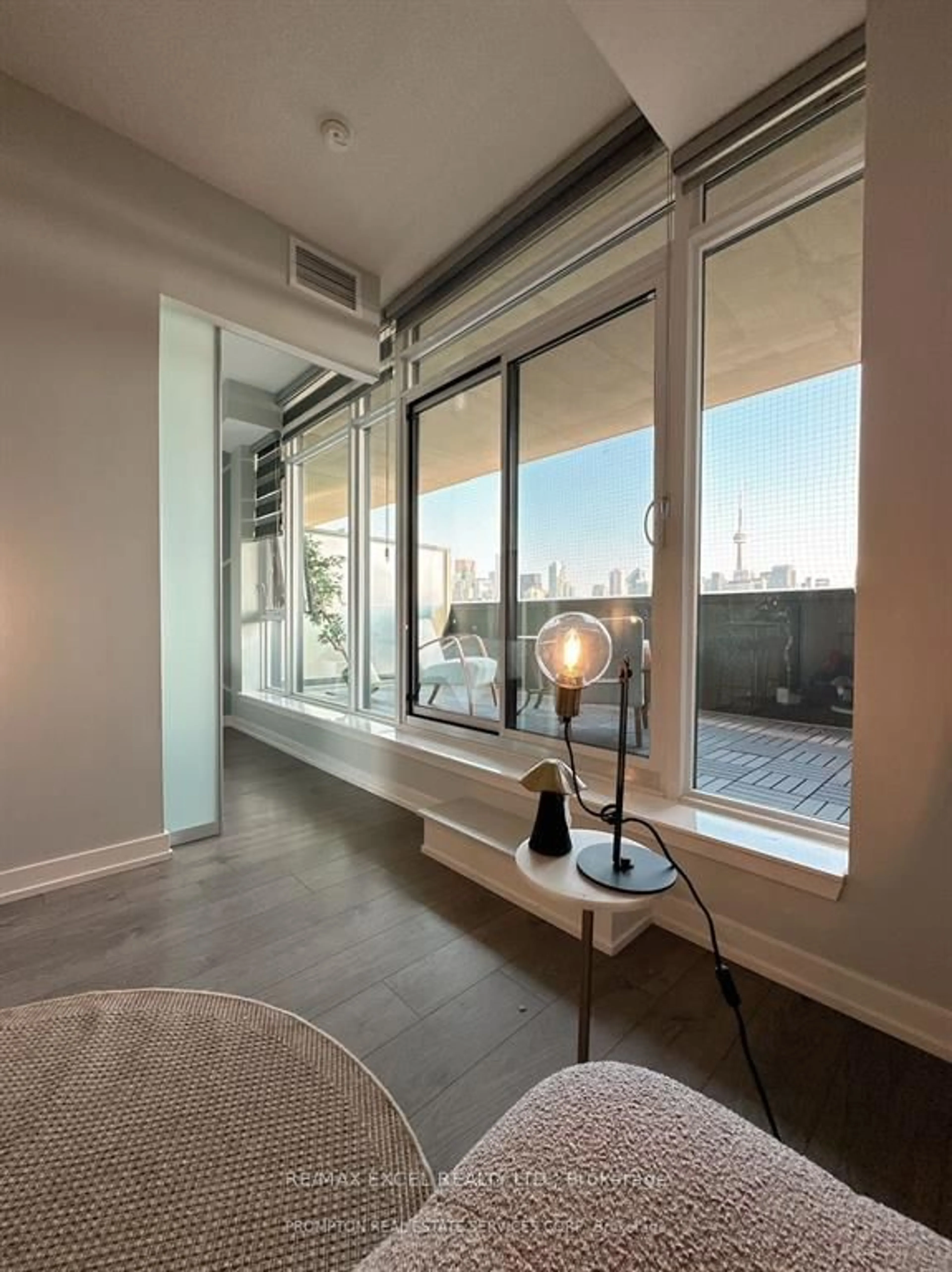 Unknown for 297 College St #503, Toronto Ontario M5T 0C2