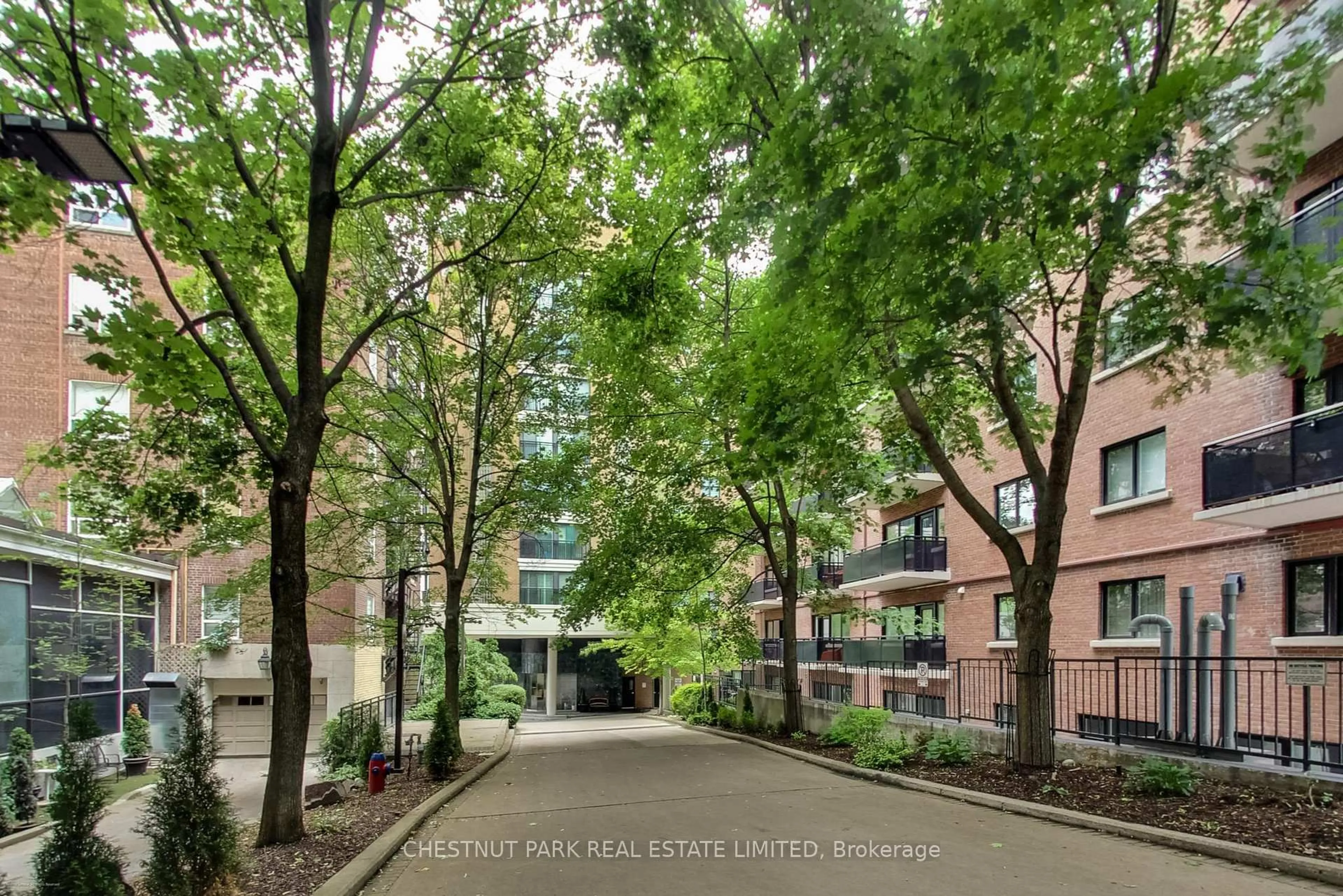 Patio, street for 97 Lawton Blvd #201, Toronto Ontario M4V 1Z6