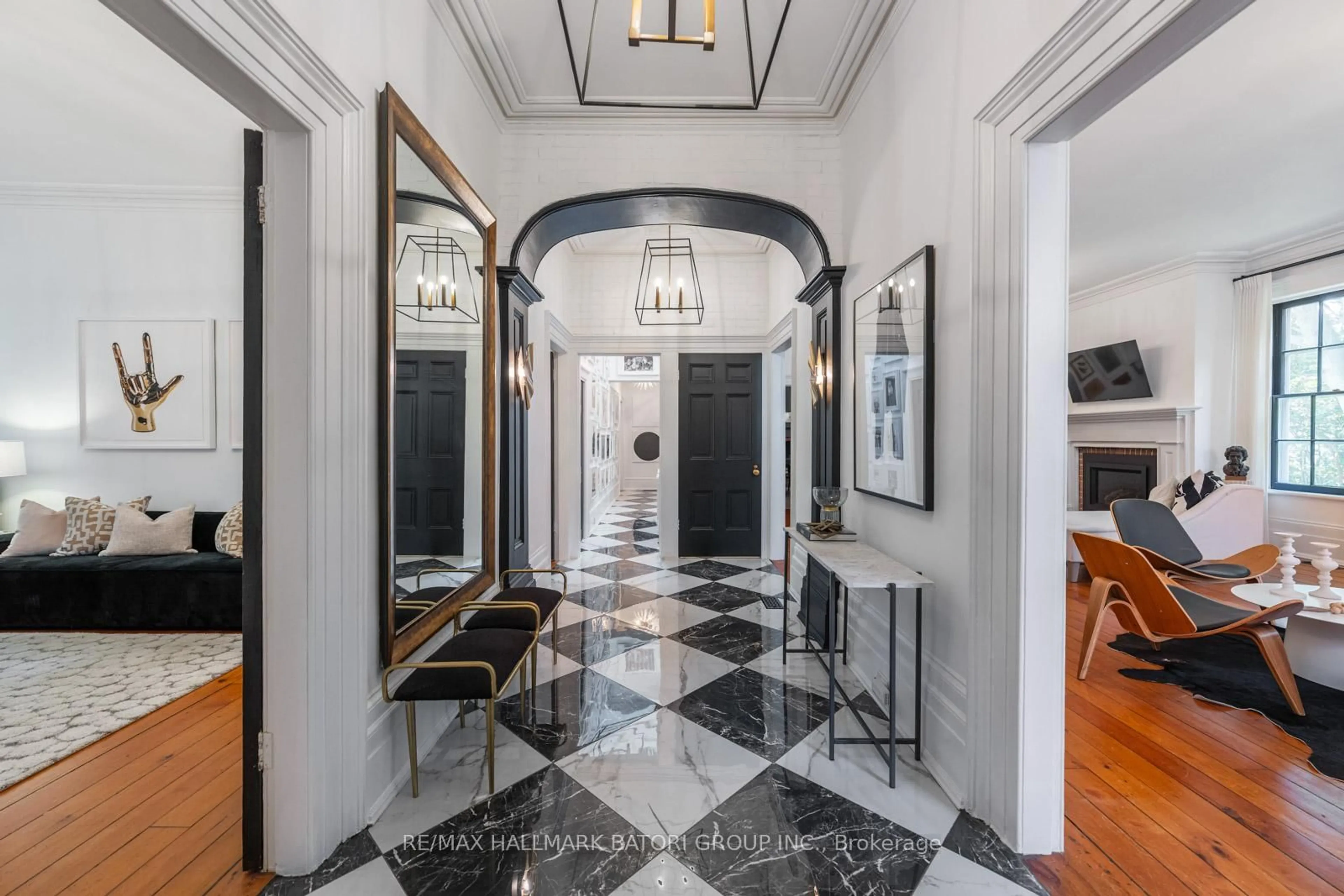 Indoor foyer for 171 Old Forest Hill Rd, Toronto Ontario M6C 2G7