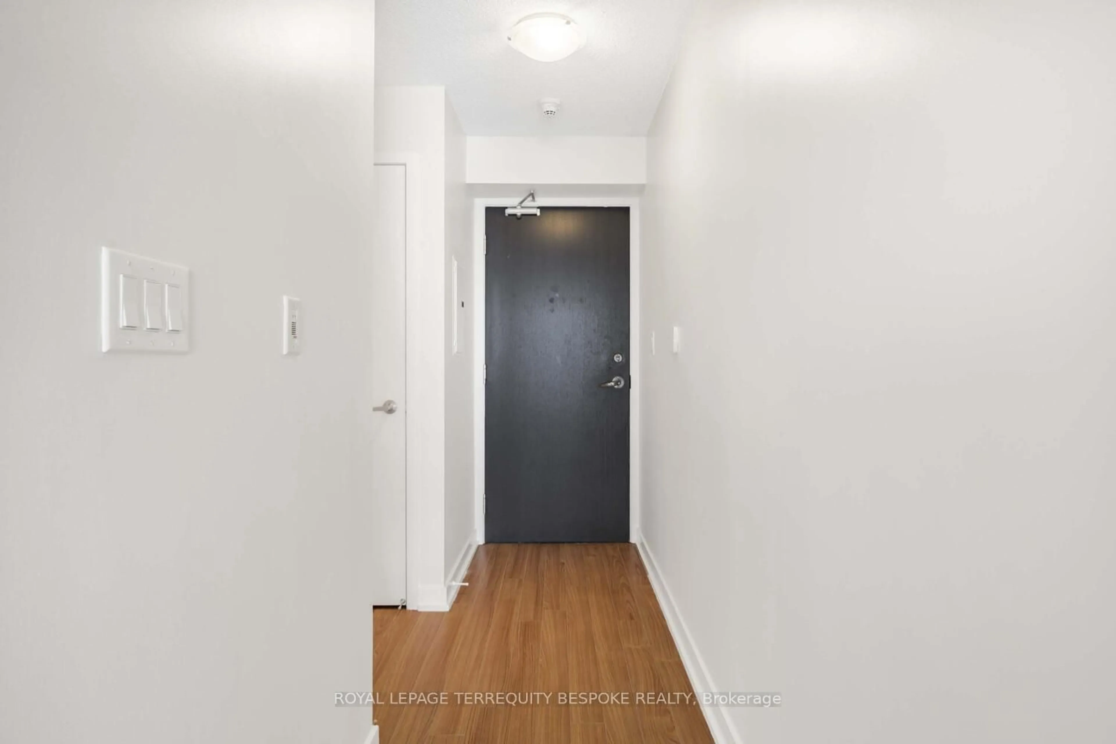 Indoor entryway for 25 Capreol Crt #2102, Toronto Ontario M5V 3Z7