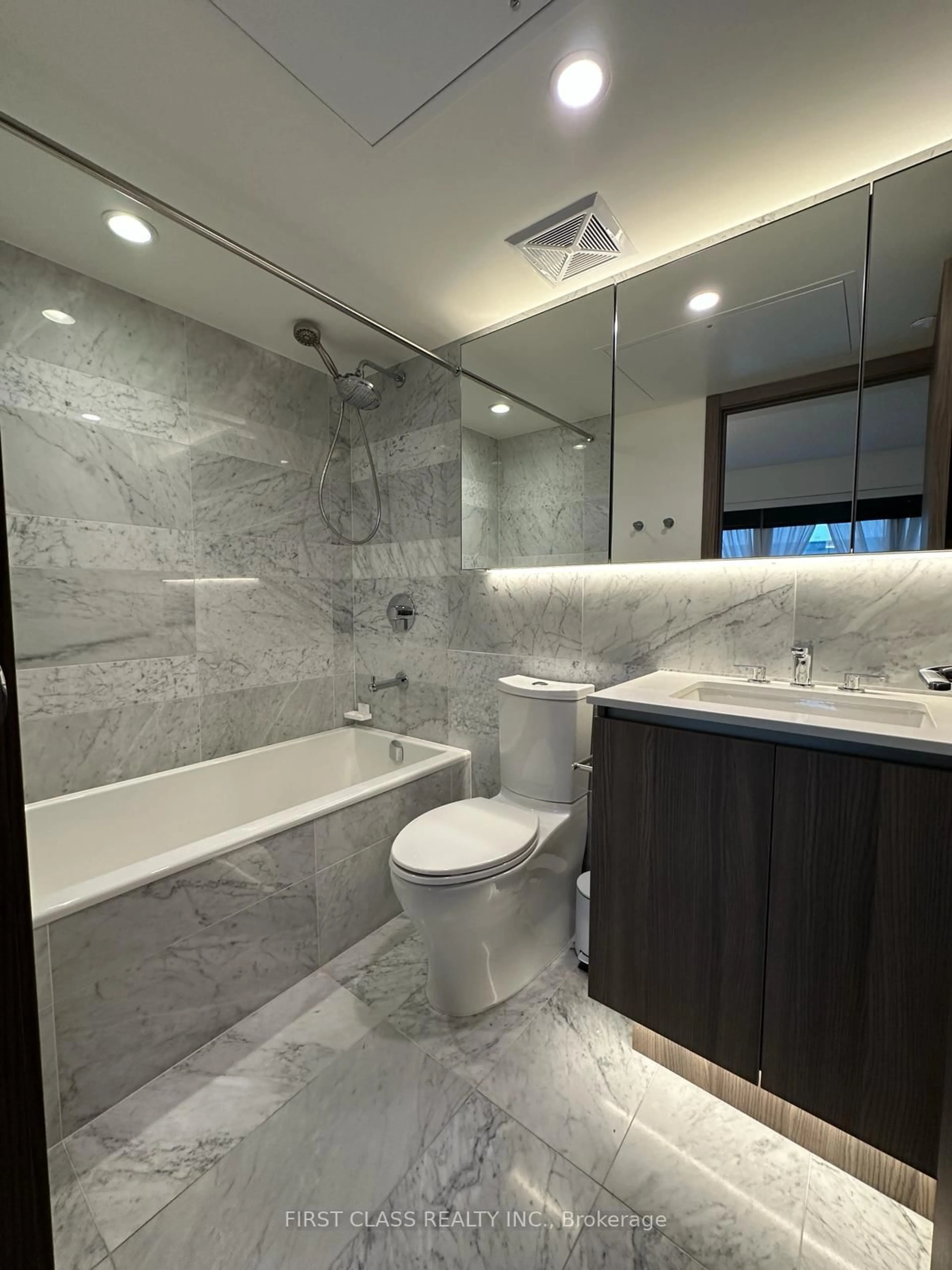 Contemporary bathroom, ceramic/tile floor for 19 Bathurst St #1111, Toronto Ontario M5V 0N2