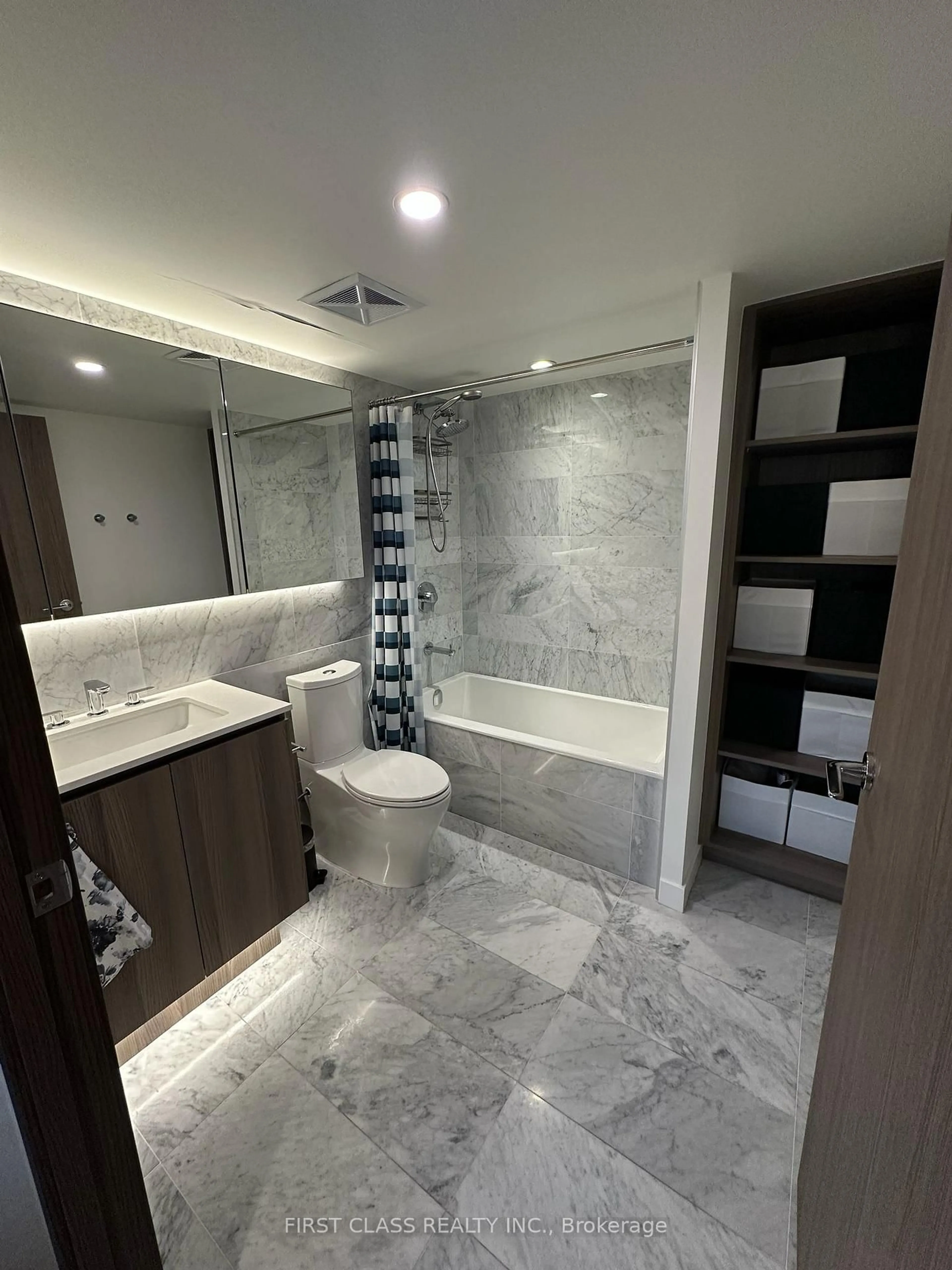 Contemporary bathroom, ceramic/tile floor for 19 Bathurst St #1111, Toronto Ontario M5V 0N2