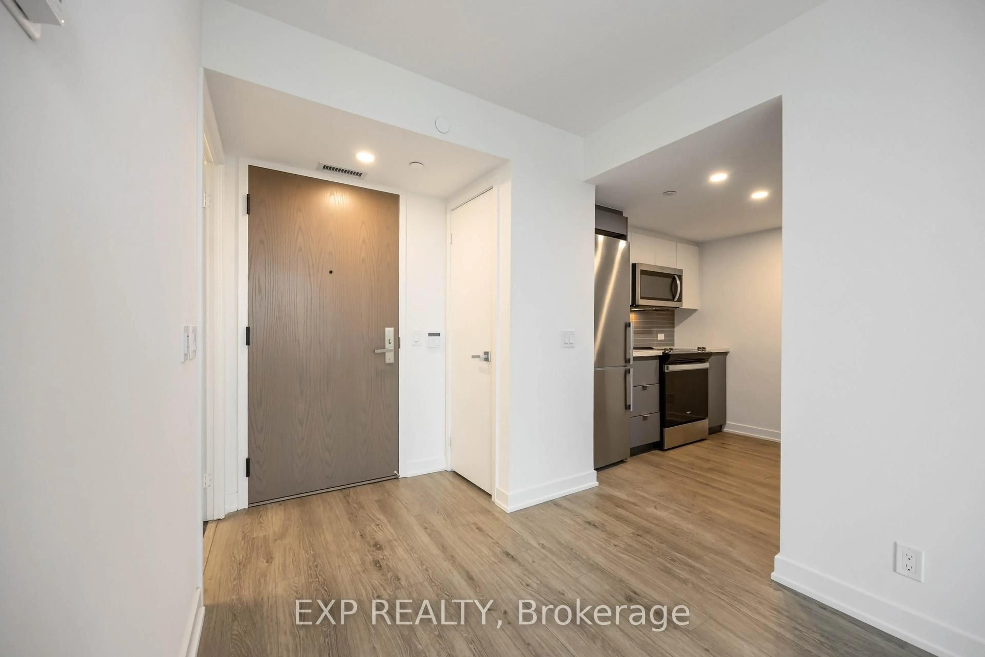 Indoor entryway for 30 Tretti Way #219, Toronto Ontario M3H 0E3