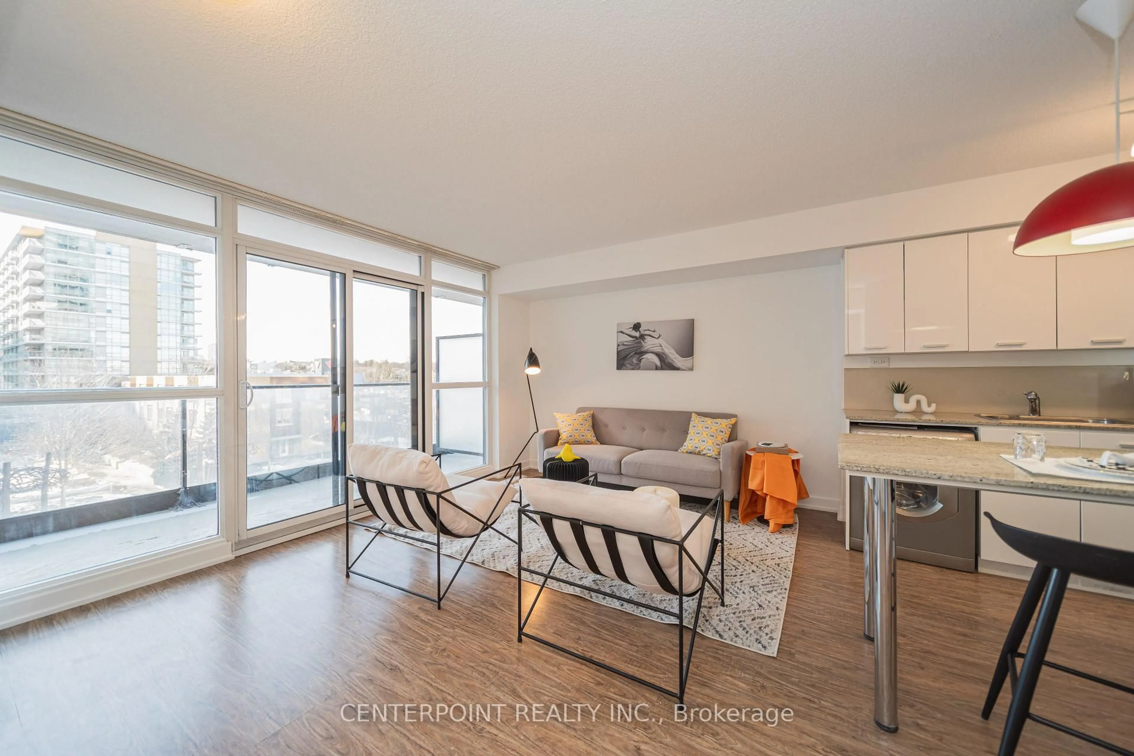 Living room with furniture, wood/laminate floor for 33 Singer Crt #509, Toronto Ontario M2K 0B4