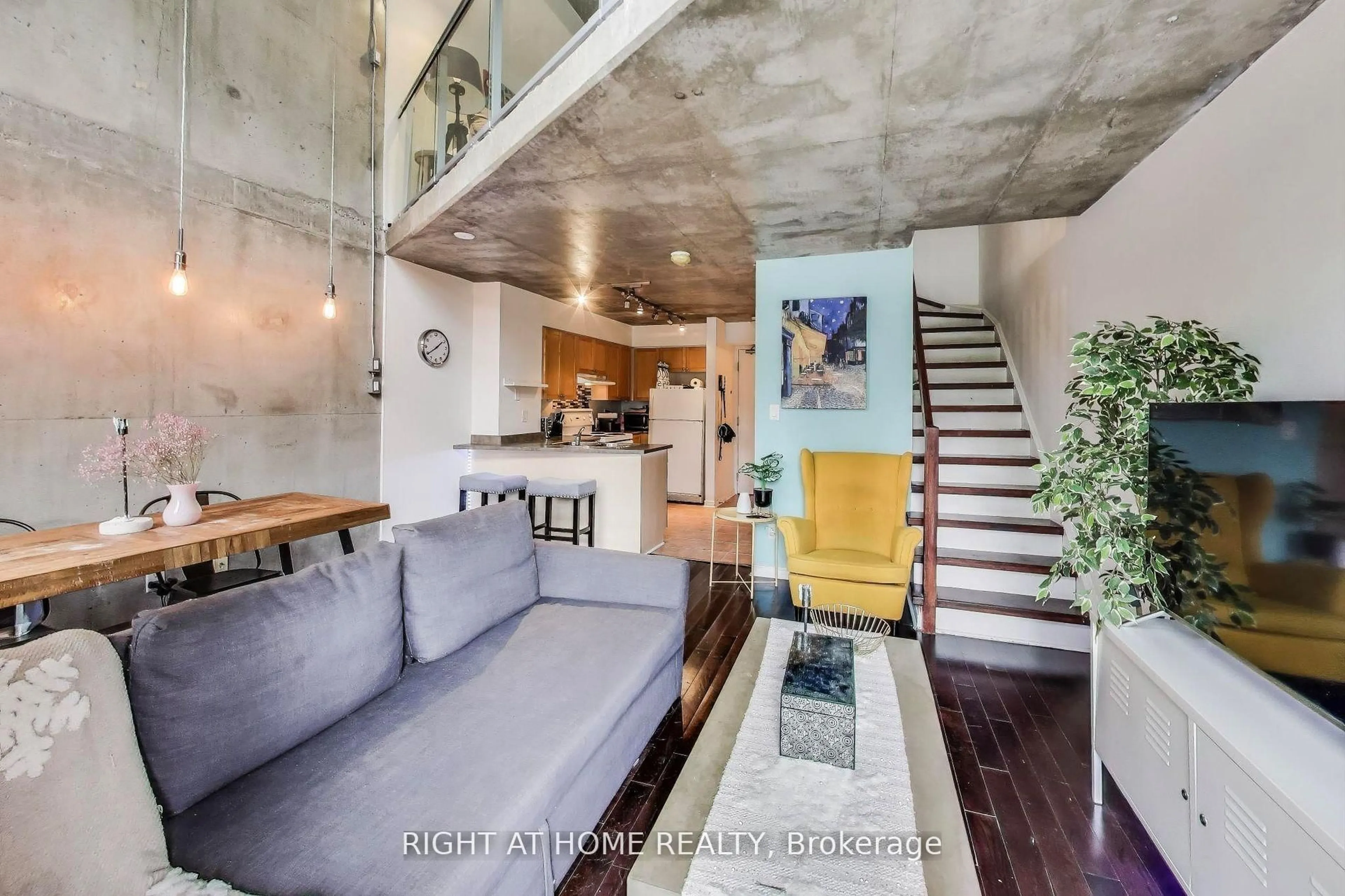 Unknown for 1029 King St #246, Toronto Ontario M6K 3M9