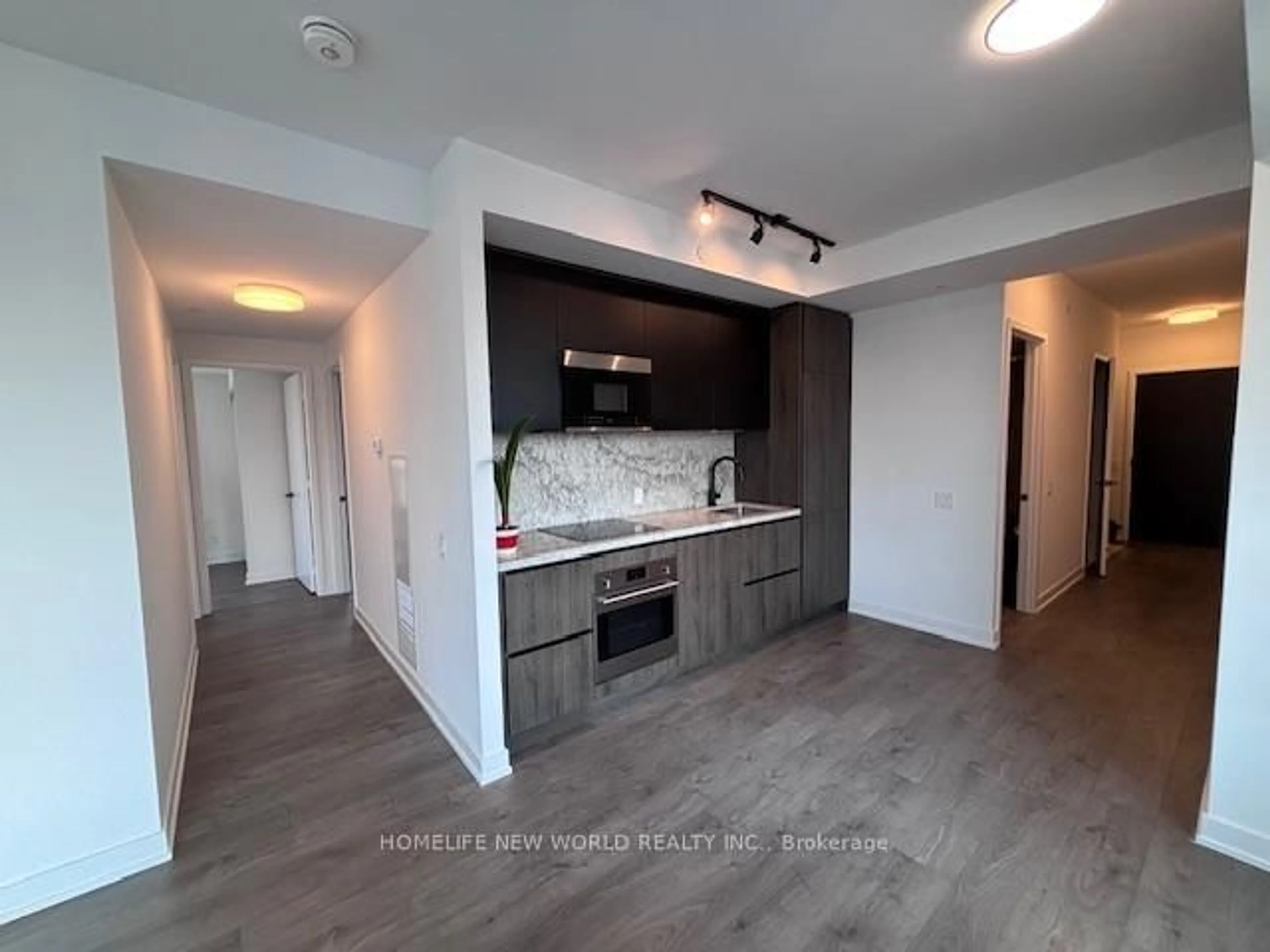 Open concept kitchen, wood/laminate floor for 108 Peter St #1302, Toronto Ontario M5V 0W2