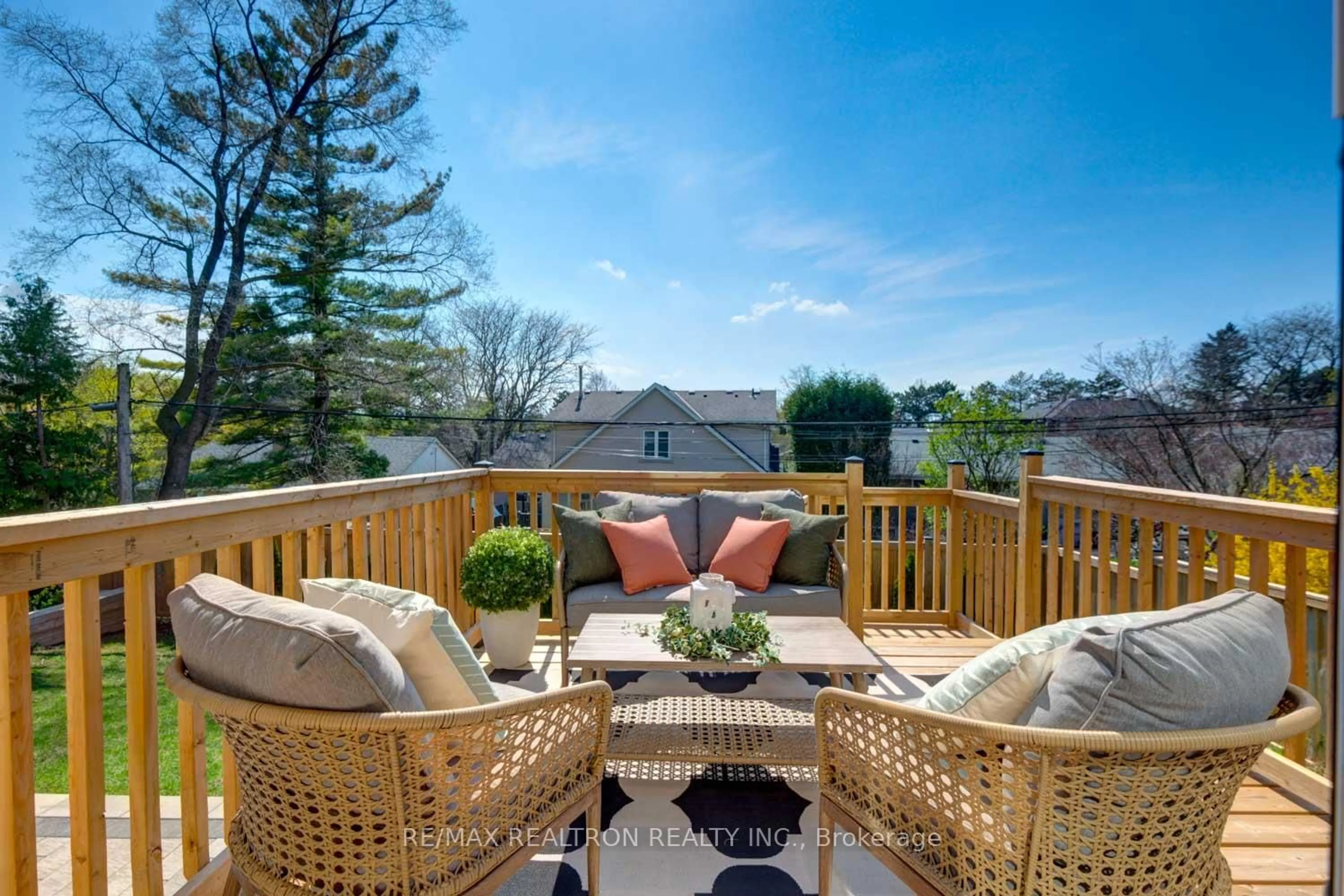 Patio, water/lake/river/ocean view for 28 Ternhill Cres, Toronto Ontario M3C 2E5