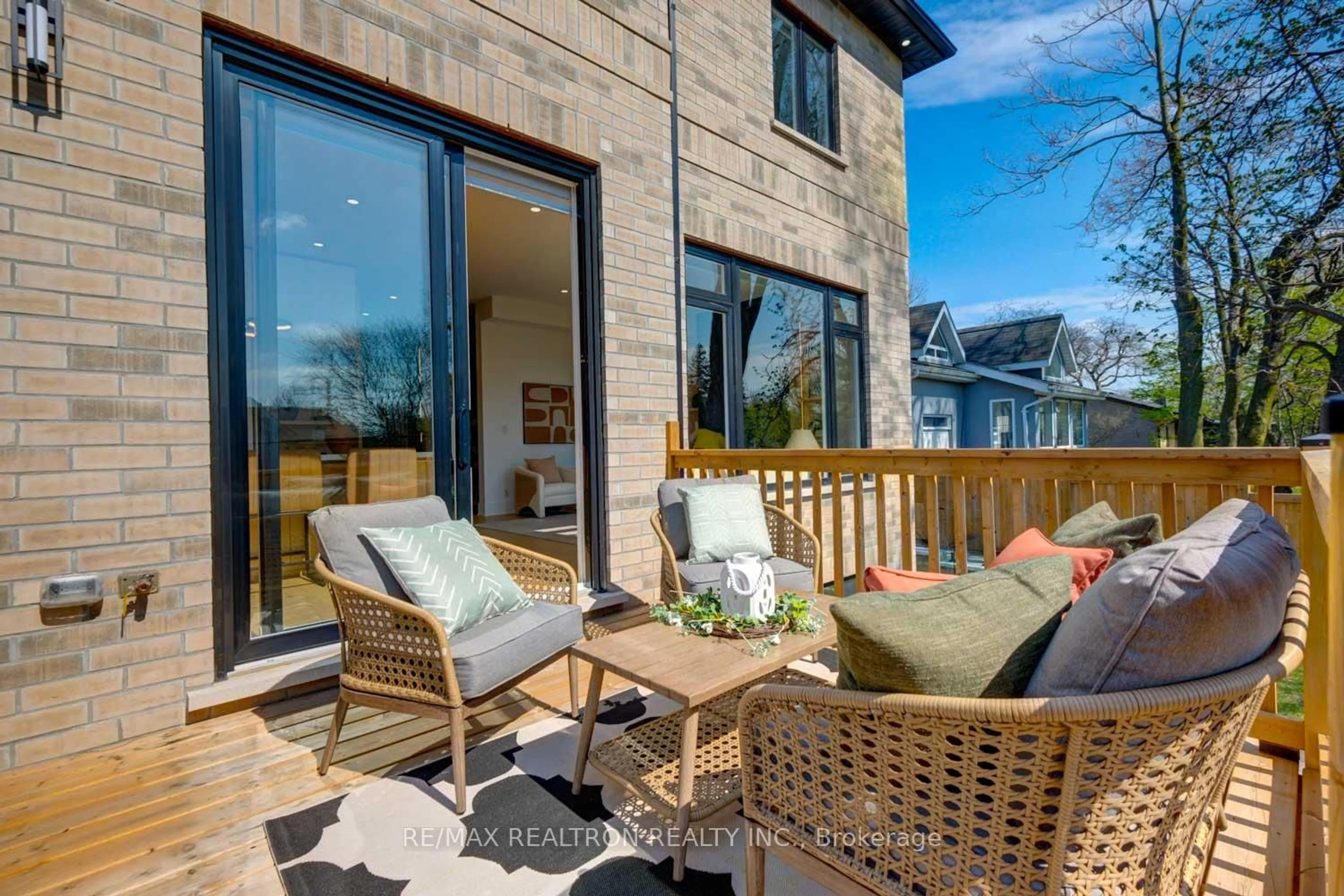 Patio, street for 28 Ternhill Cres, Toronto Ontario M3C 2E5